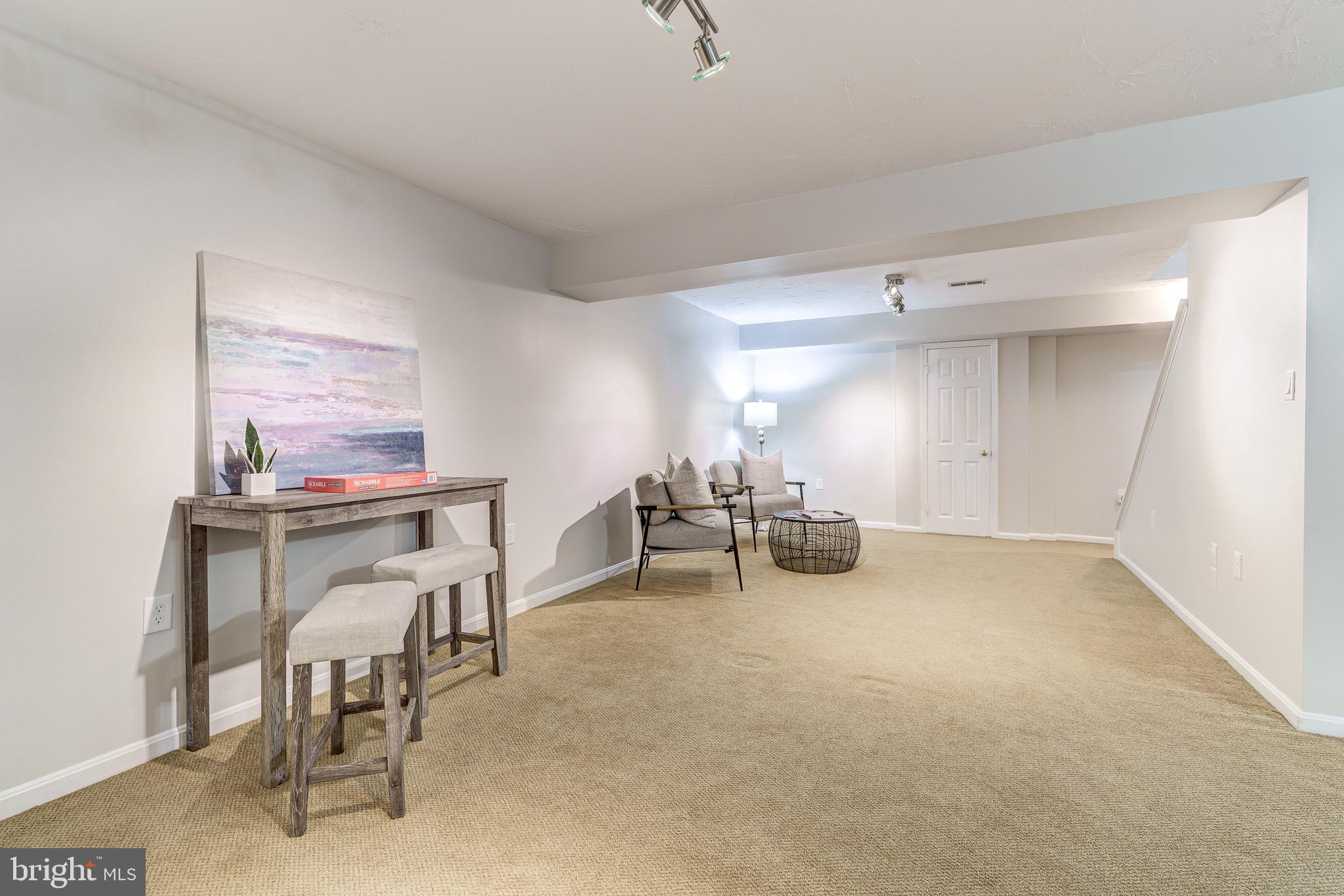 HOLLY KNOLL - Residential