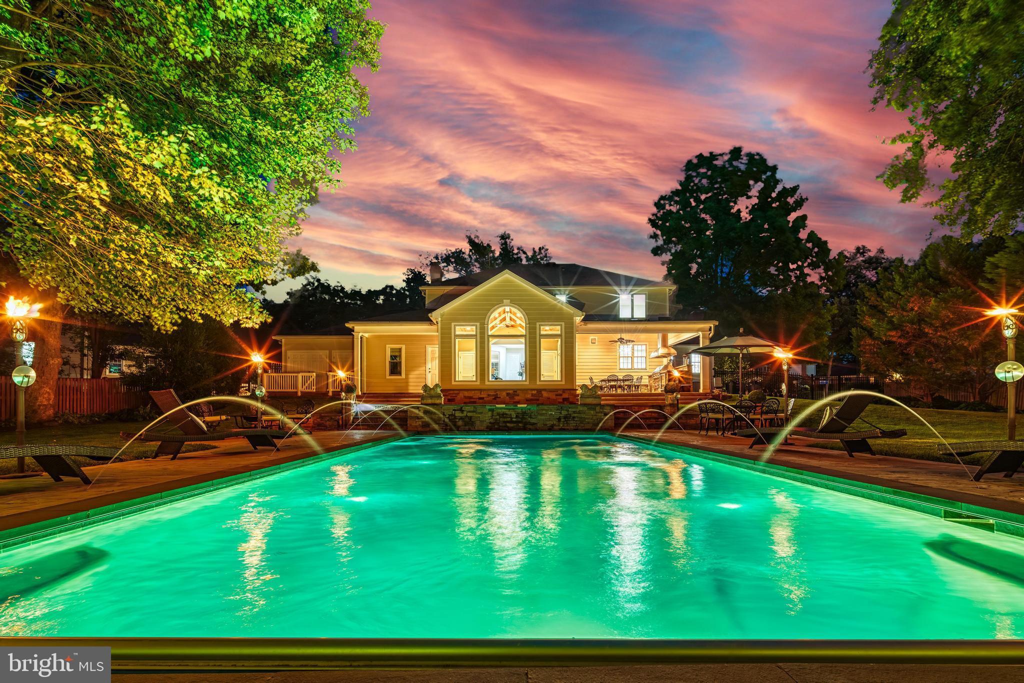 HOLLY KNOLL - Residential