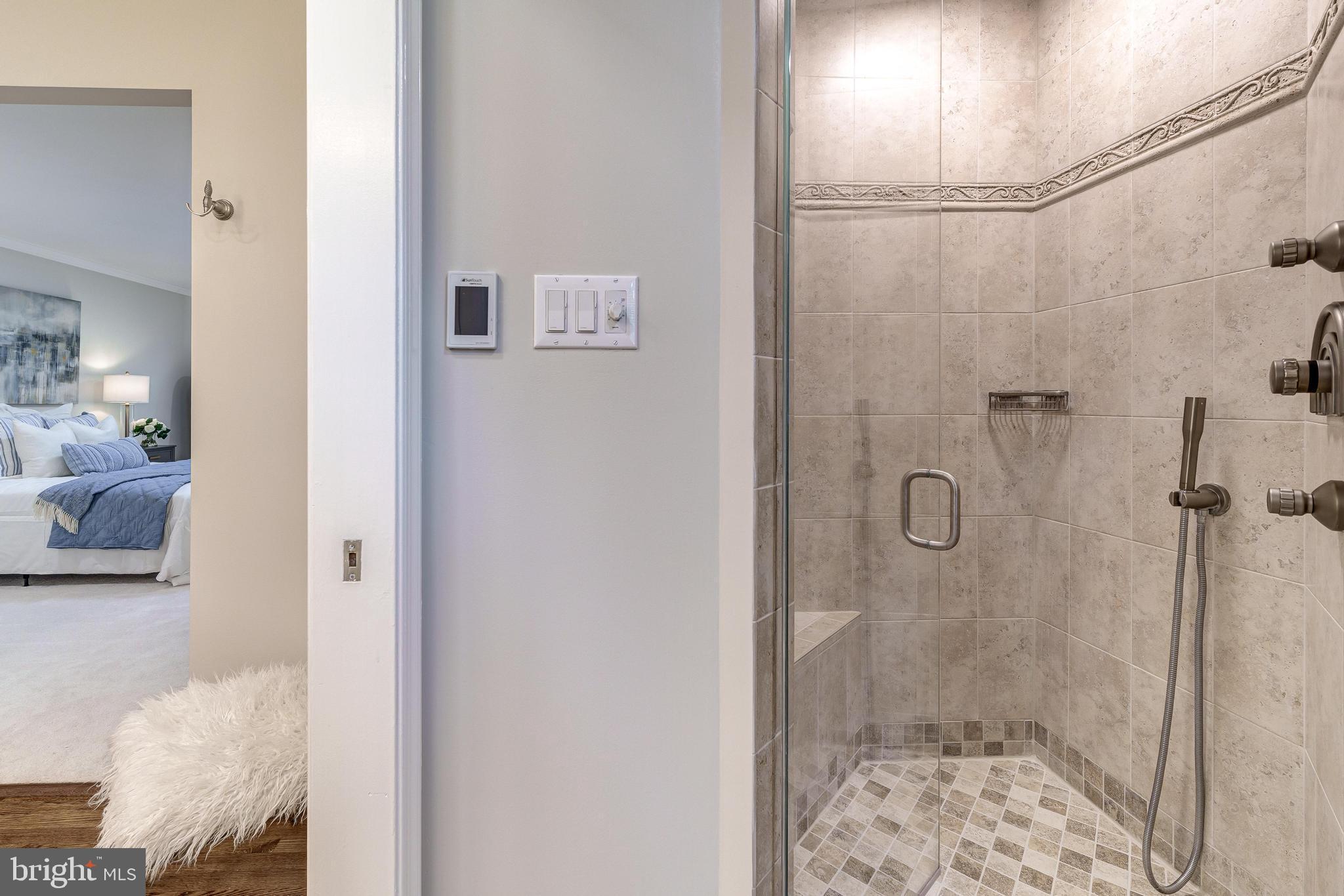 HOLLY KNOLL - Residential