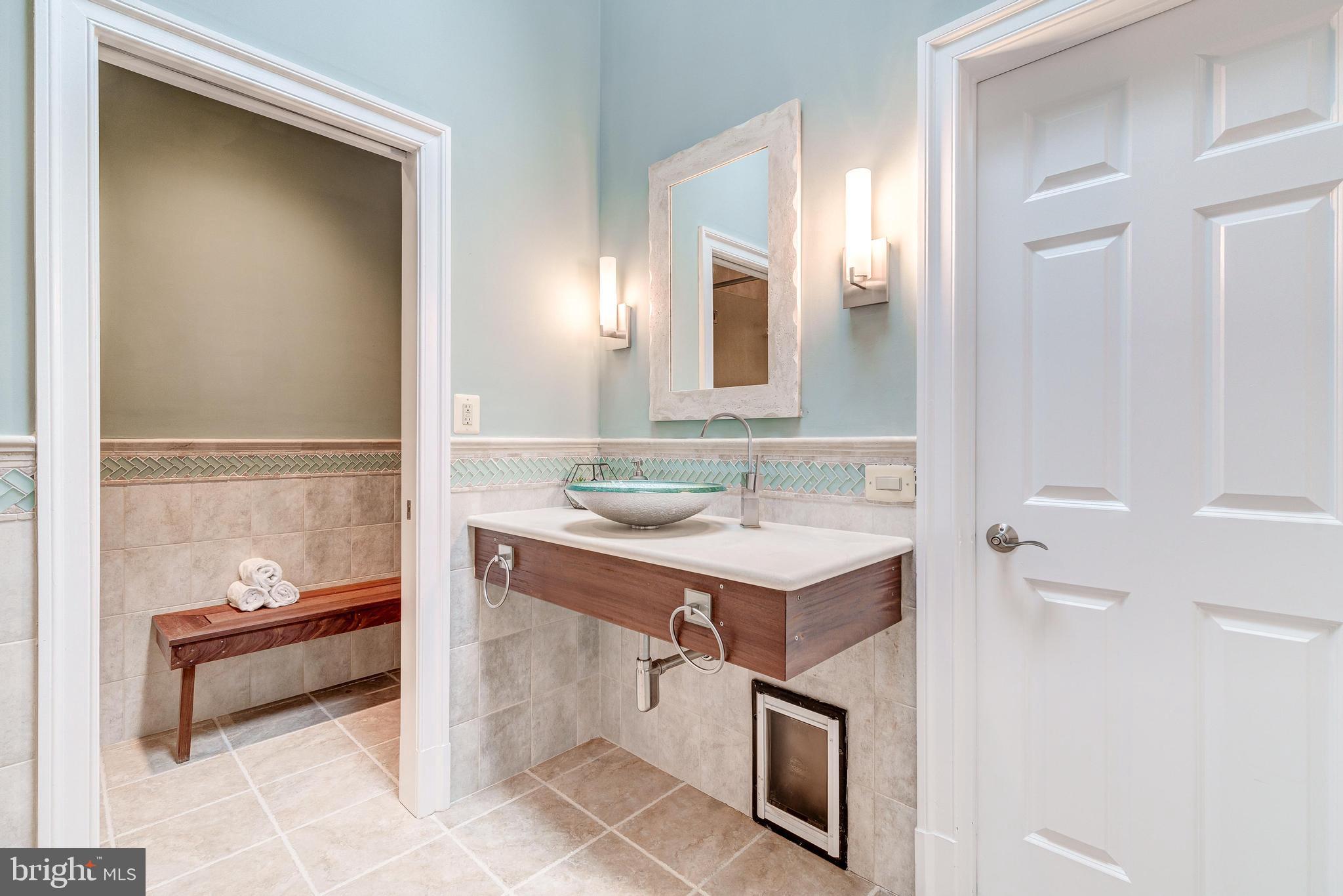 HOLLY KNOLL - Residential