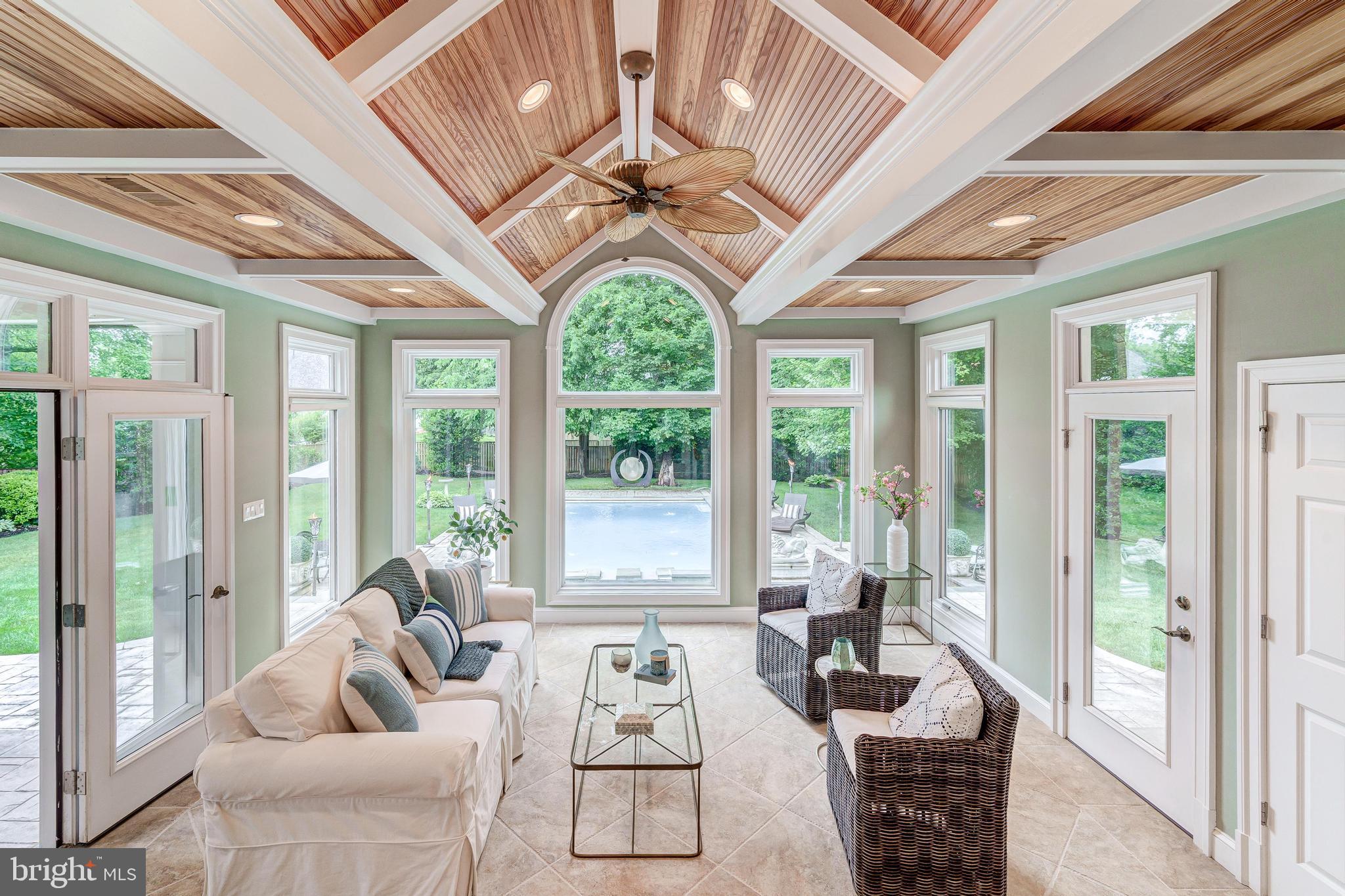 HOLLY KNOLL - Residential