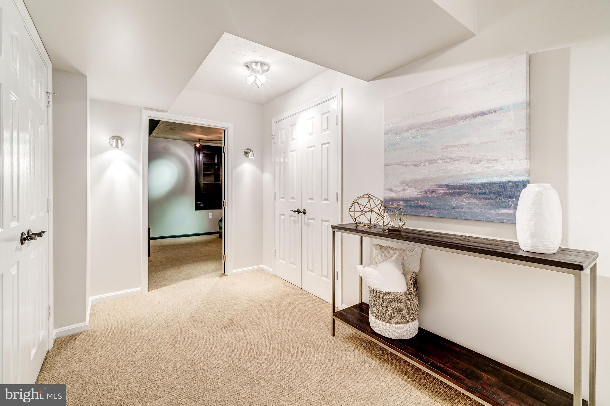 HOLLY KNOLL - Residential