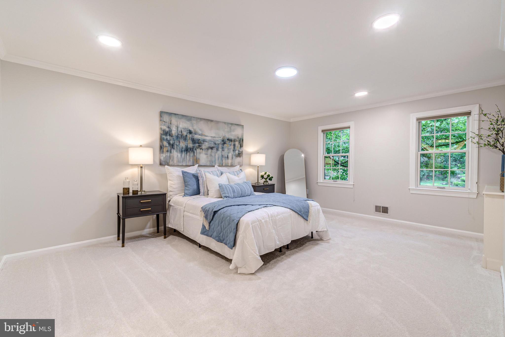 HOLLY KNOLL - Residential