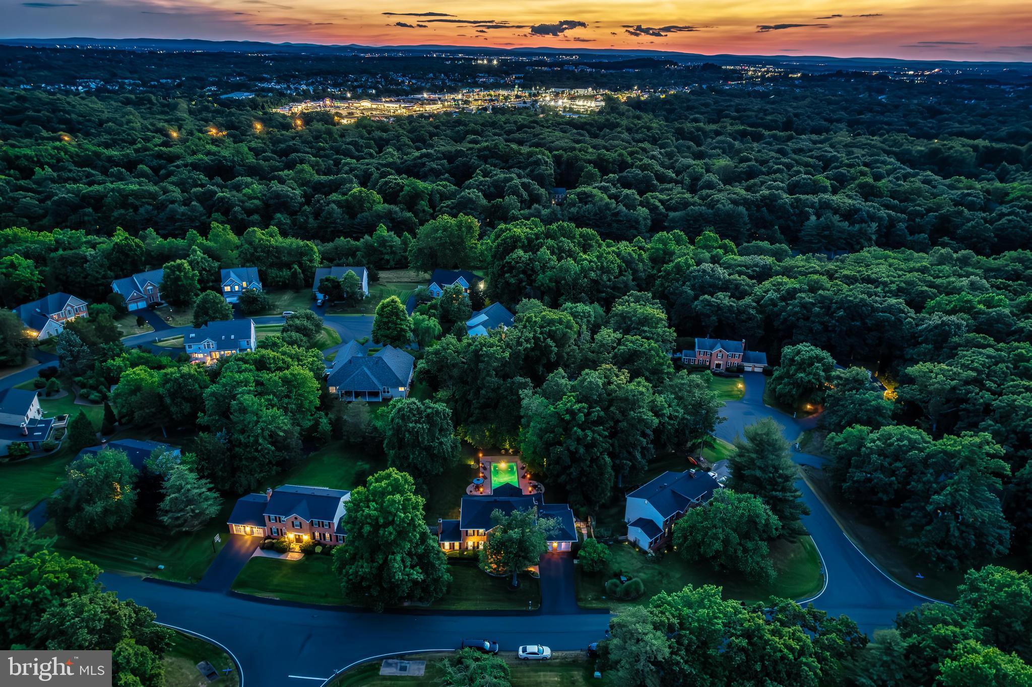 HOLLY KNOLL - Residential