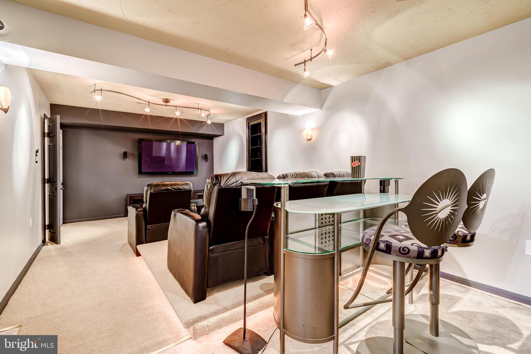 HOLLY KNOLL - Residential