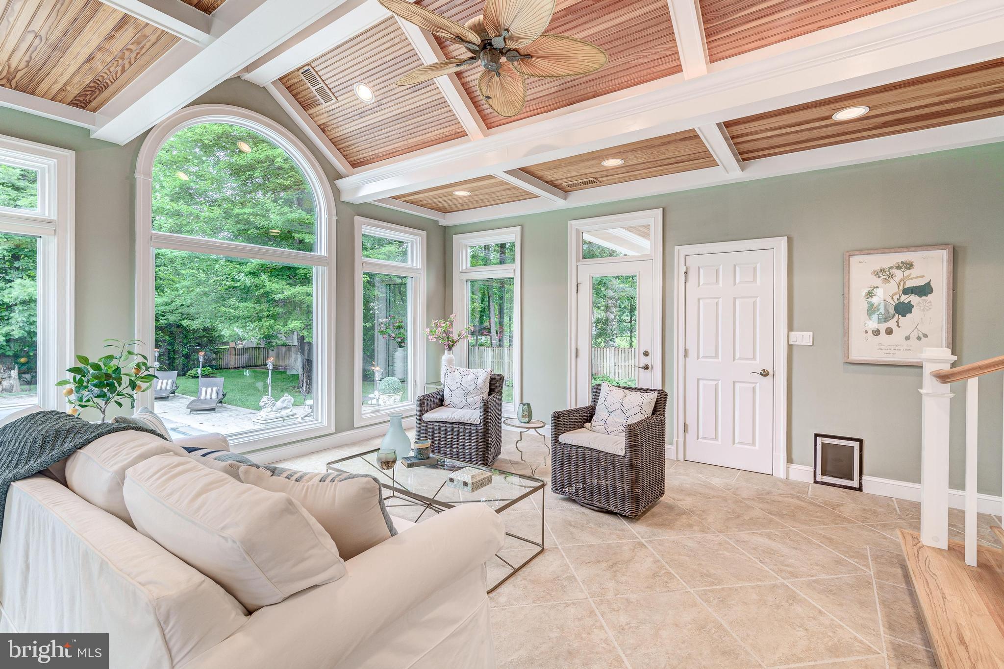 HOLLY KNOLL - Residential