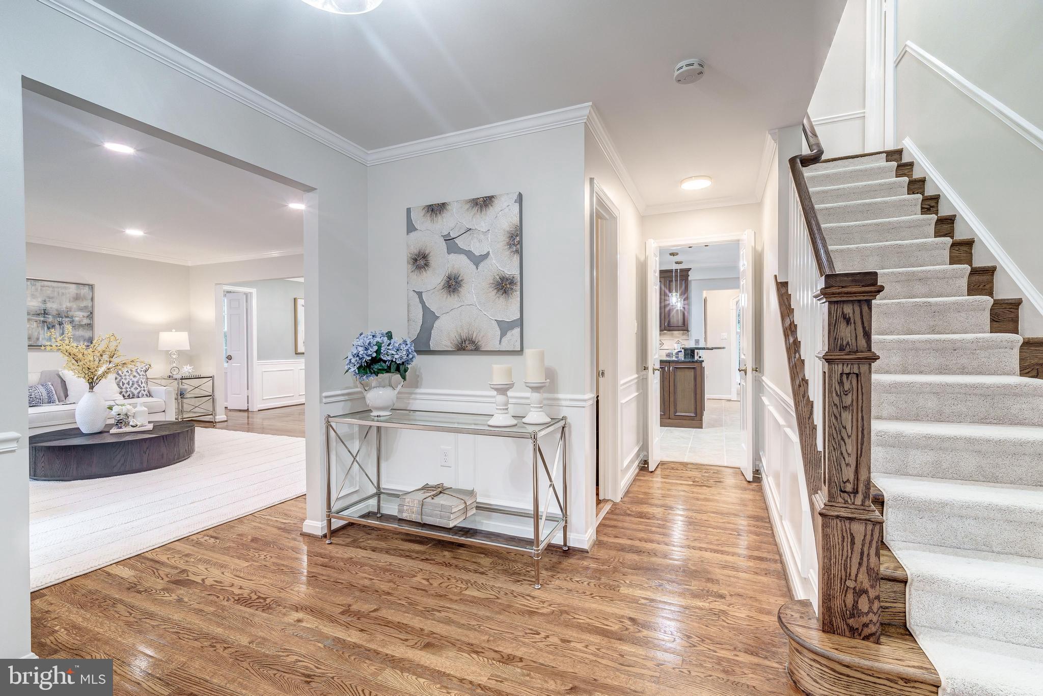 HOLLY KNOLL - Residential