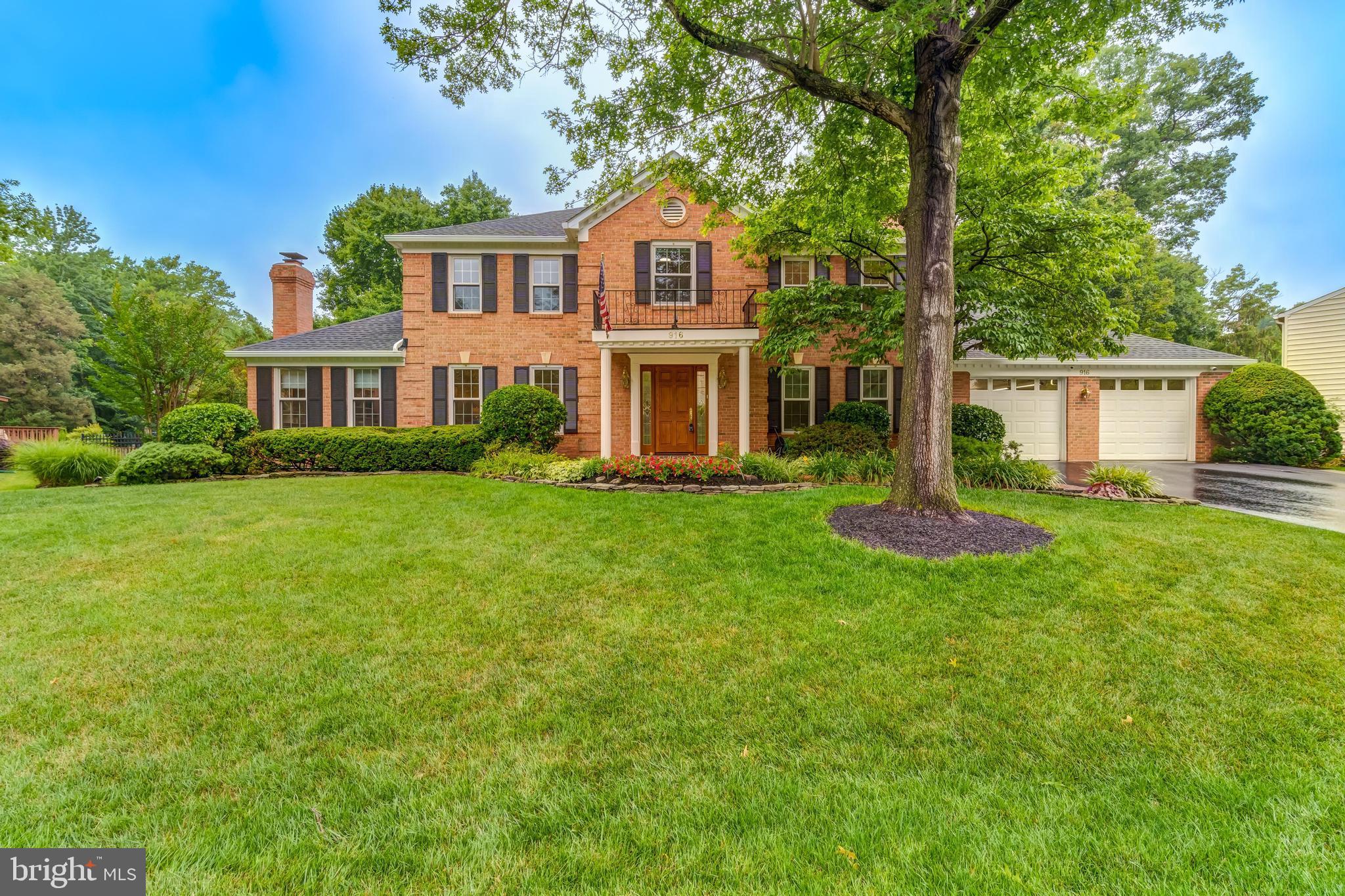 HOLLY KNOLL - Residential