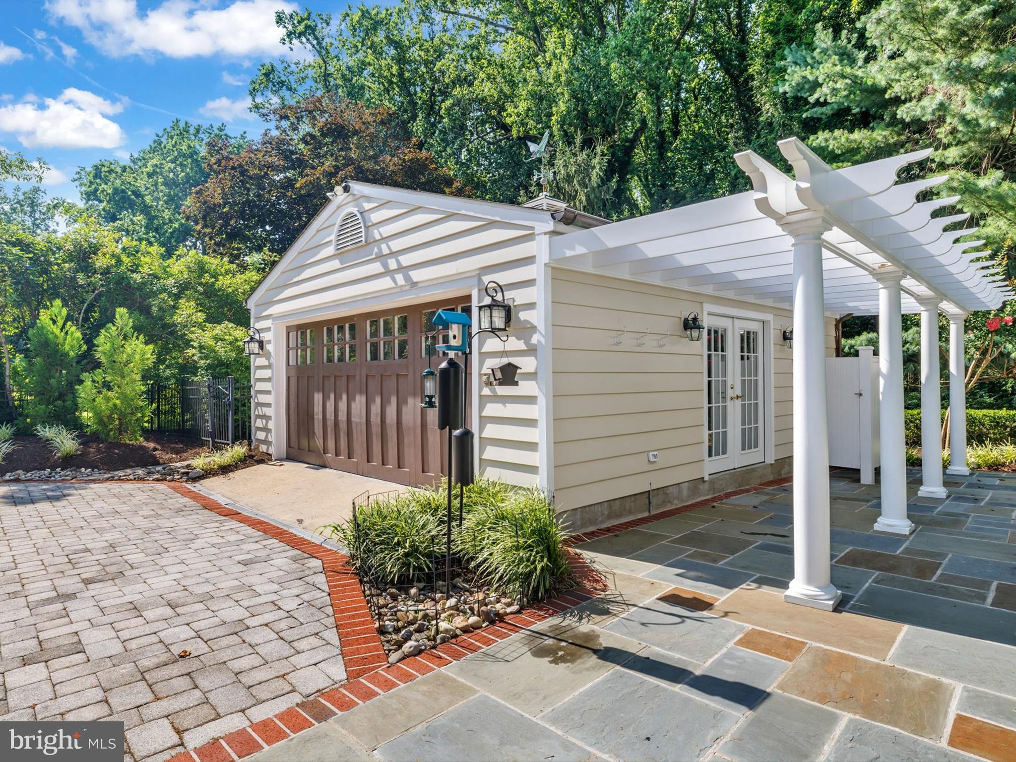 PENDENNIS MOUNT - Residential