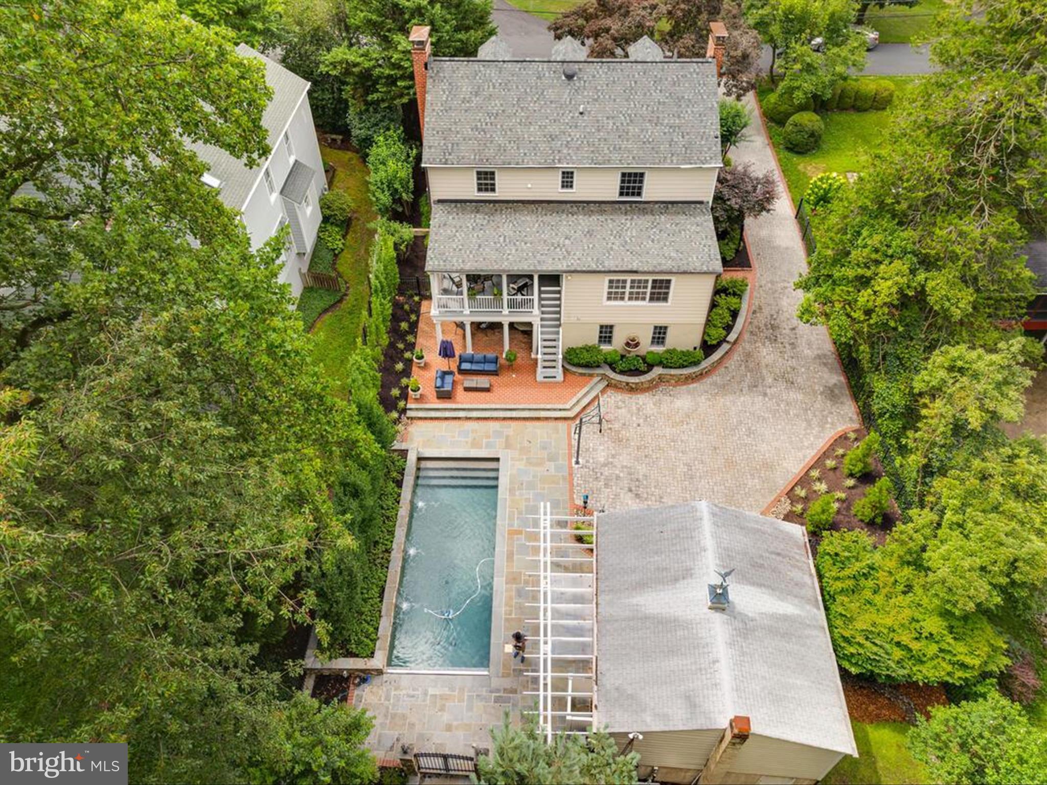 PENDENNIS MOUNT - Residential