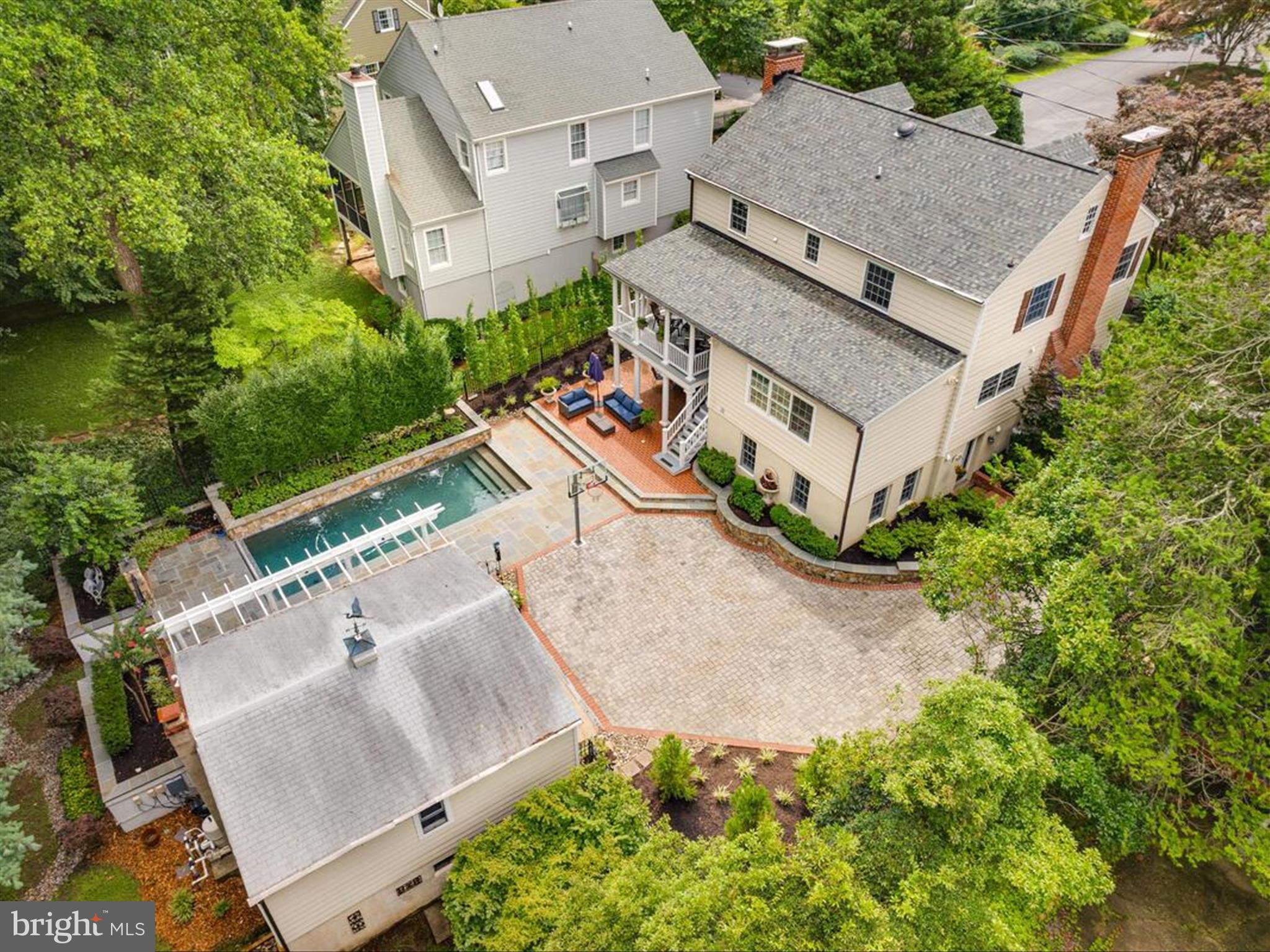 PENDENNIS MOUNT - Residential