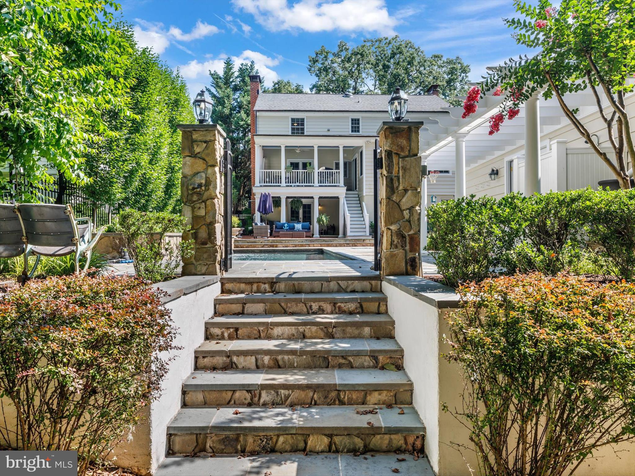 PENDENNIS MOUNT - Residential