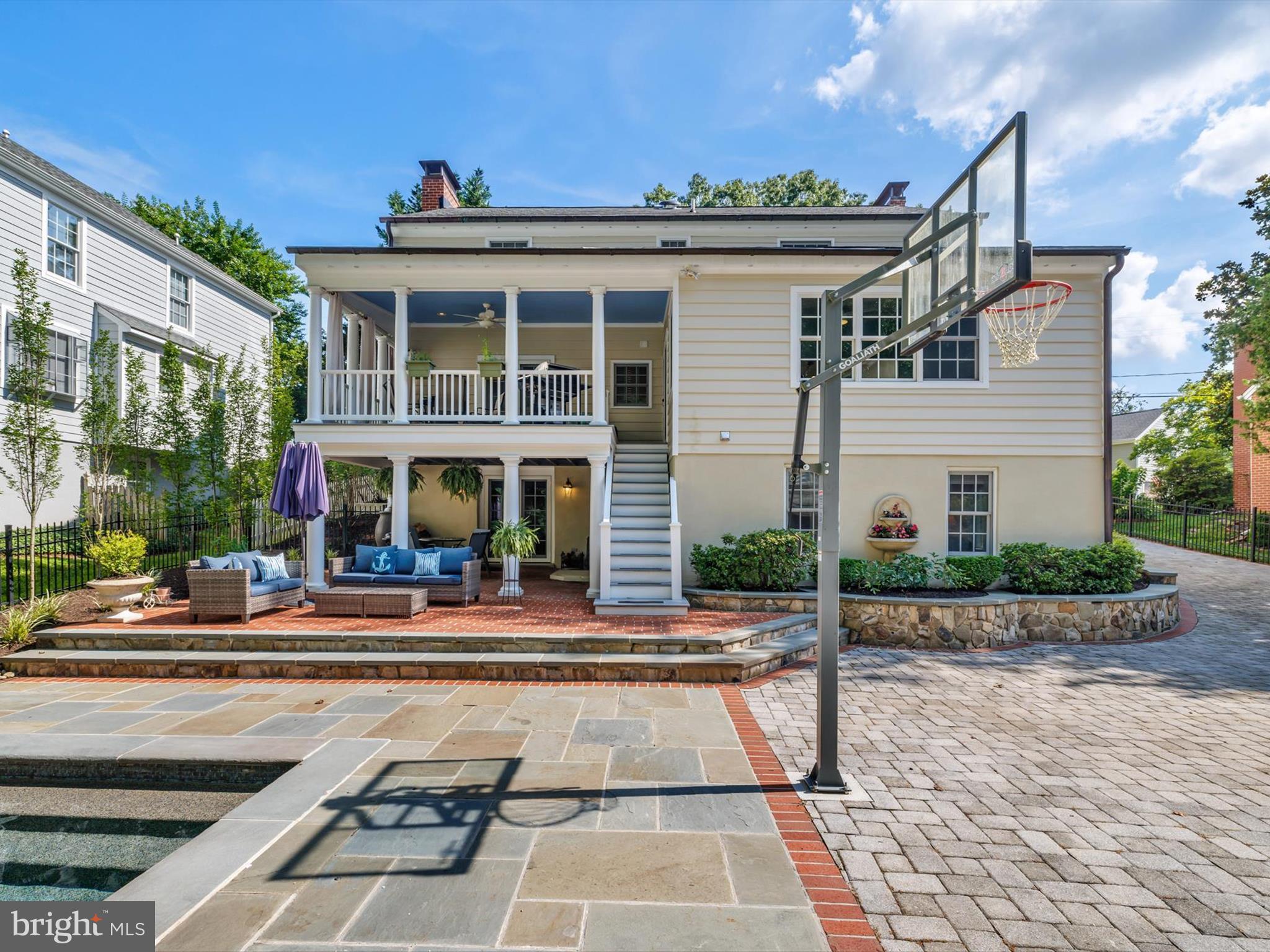 PENDENNIS MOUNT - Residential