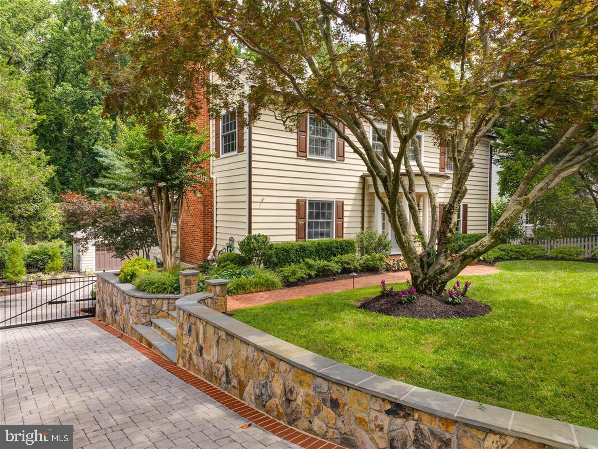 PENDENNIS MOUNT - Residential