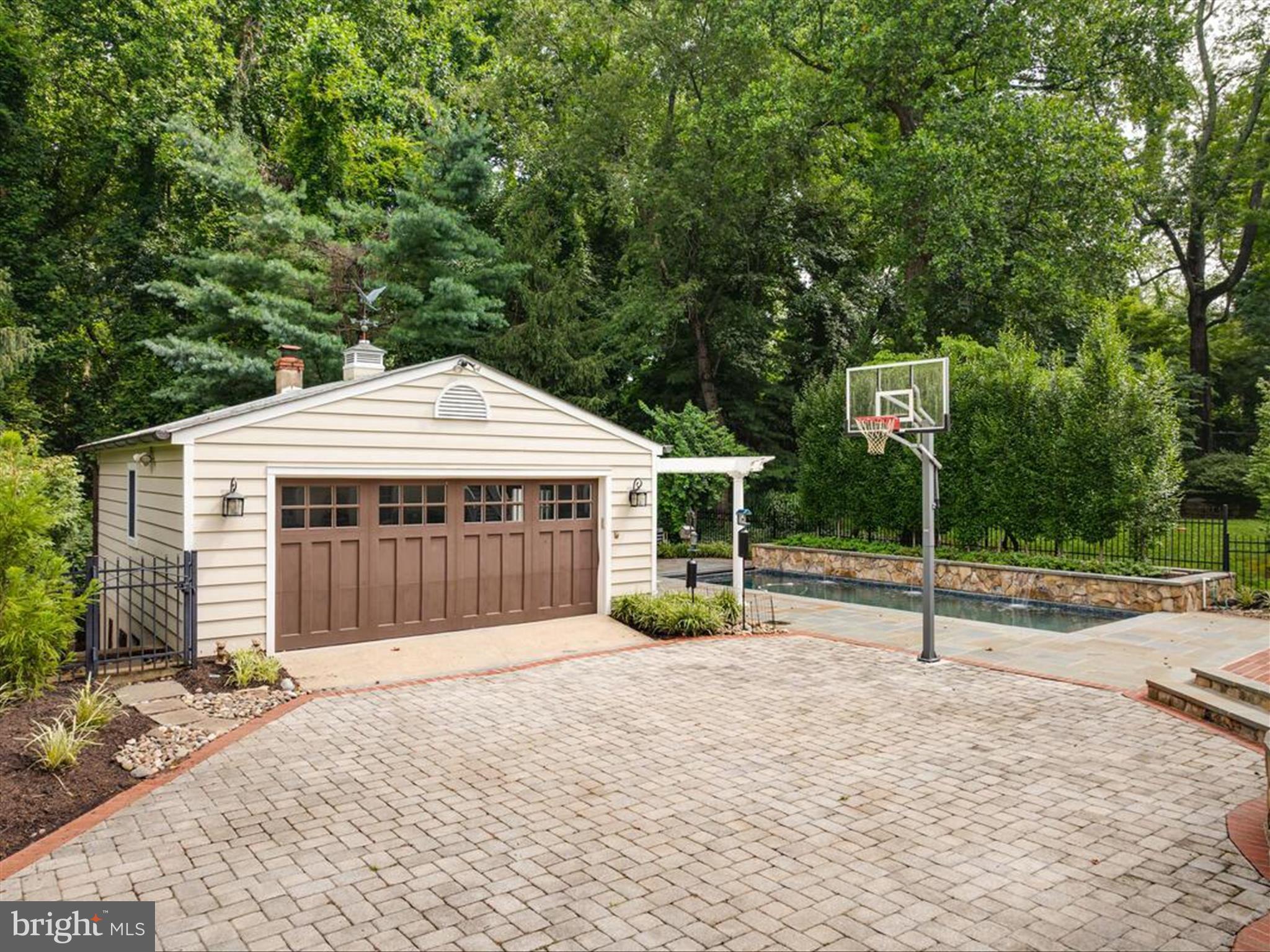 PENDENNIS MOUNT - Residential