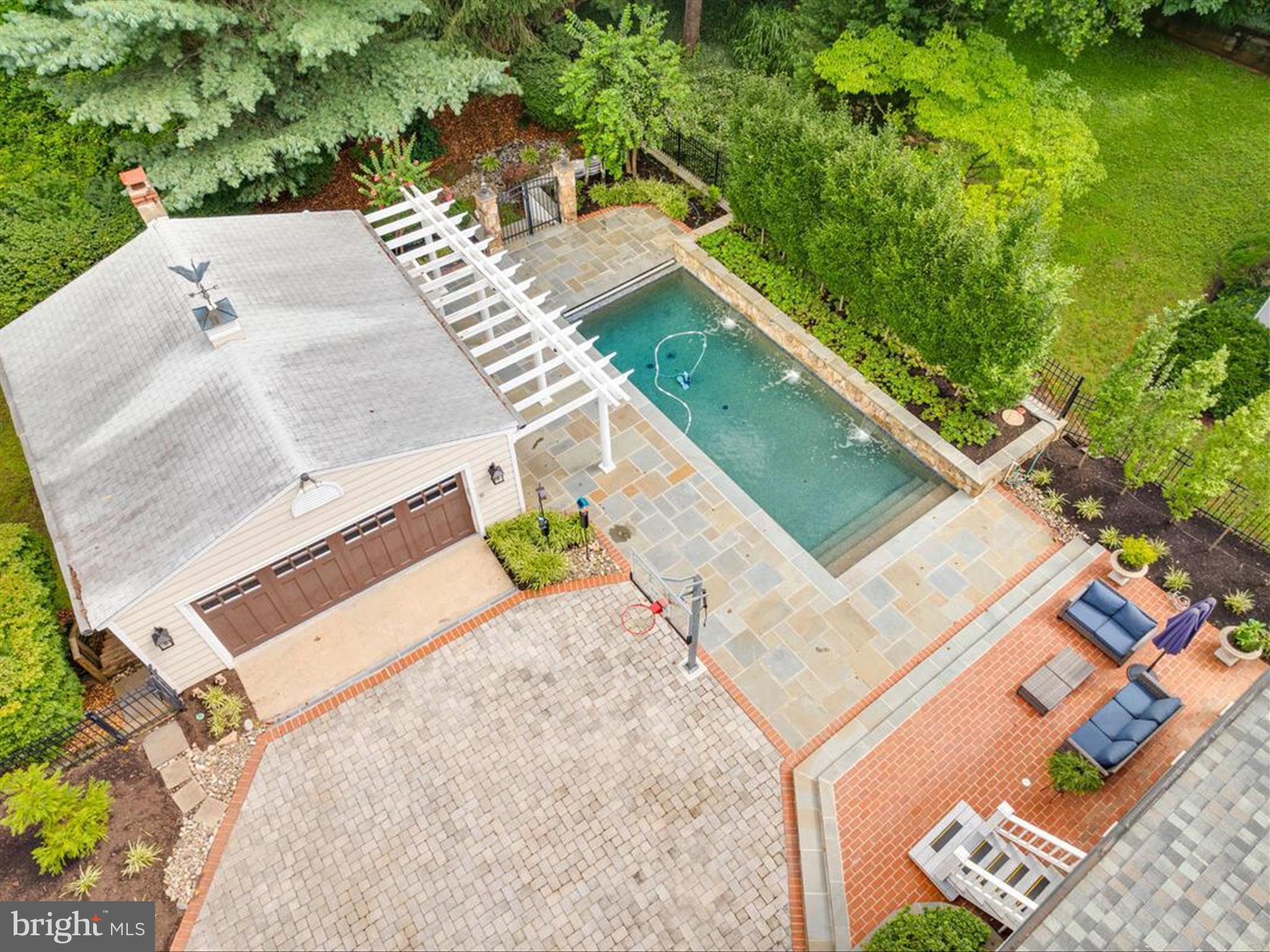 PENDENNIS MOUNT - Residential