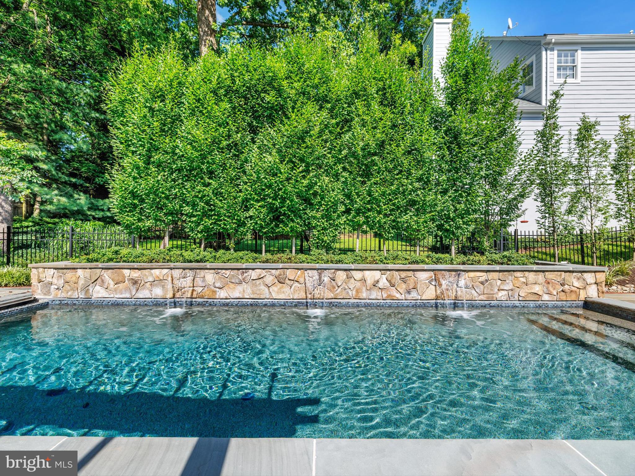 PENDENNIS MOUNT - Residential