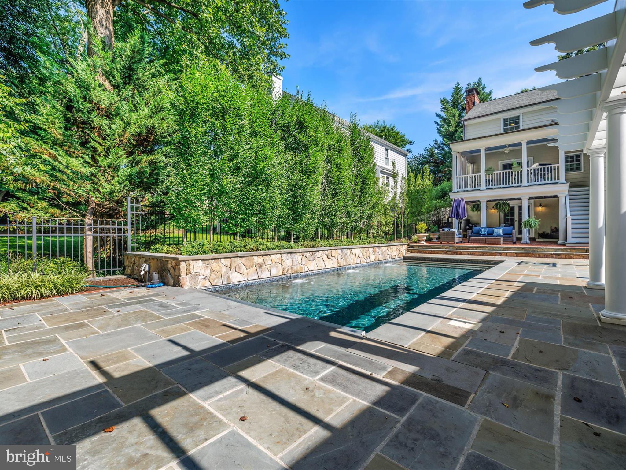 PENDENNIS MOUNT - Residential