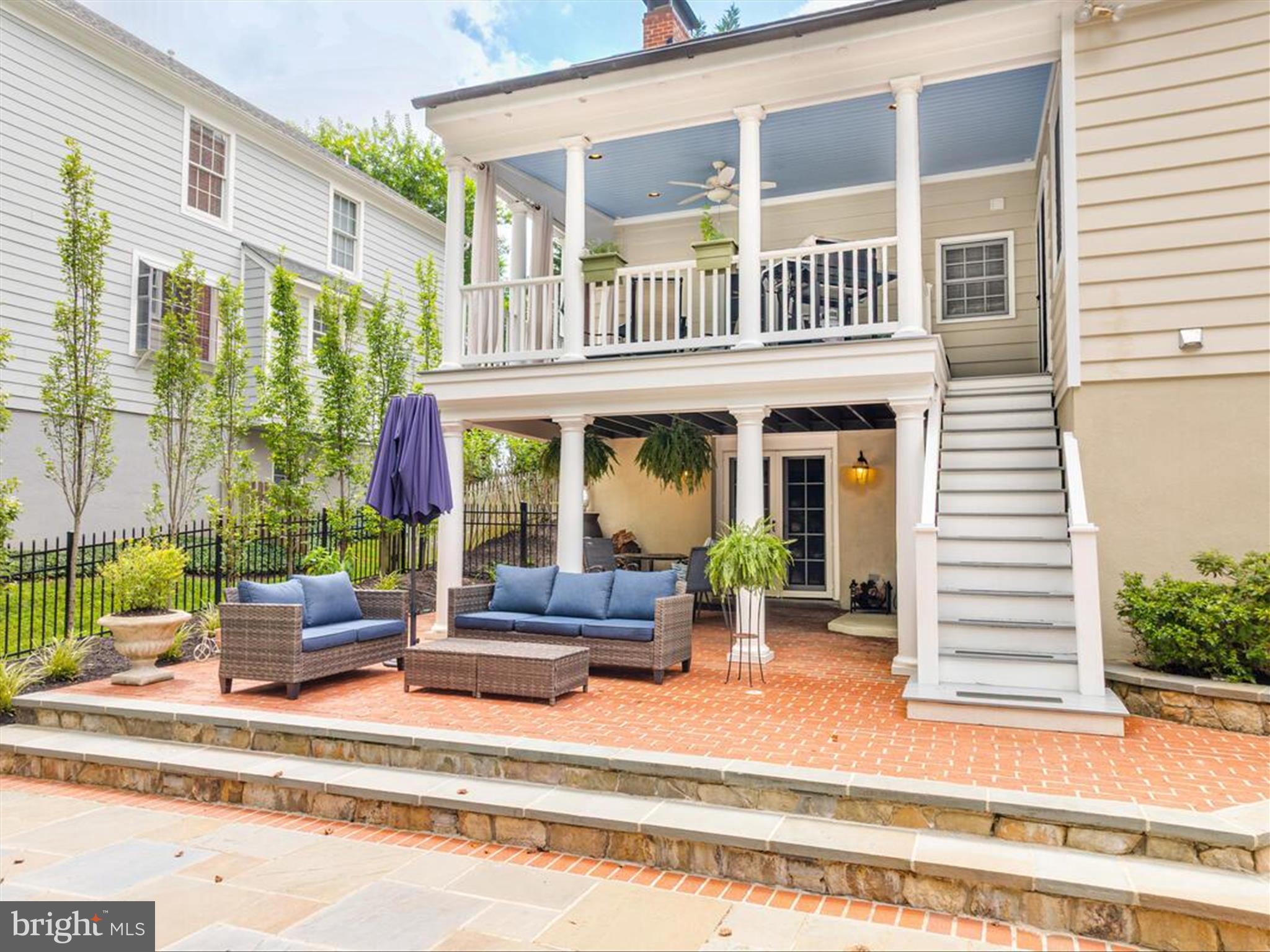 PENDENNIS MOUNT - Residential