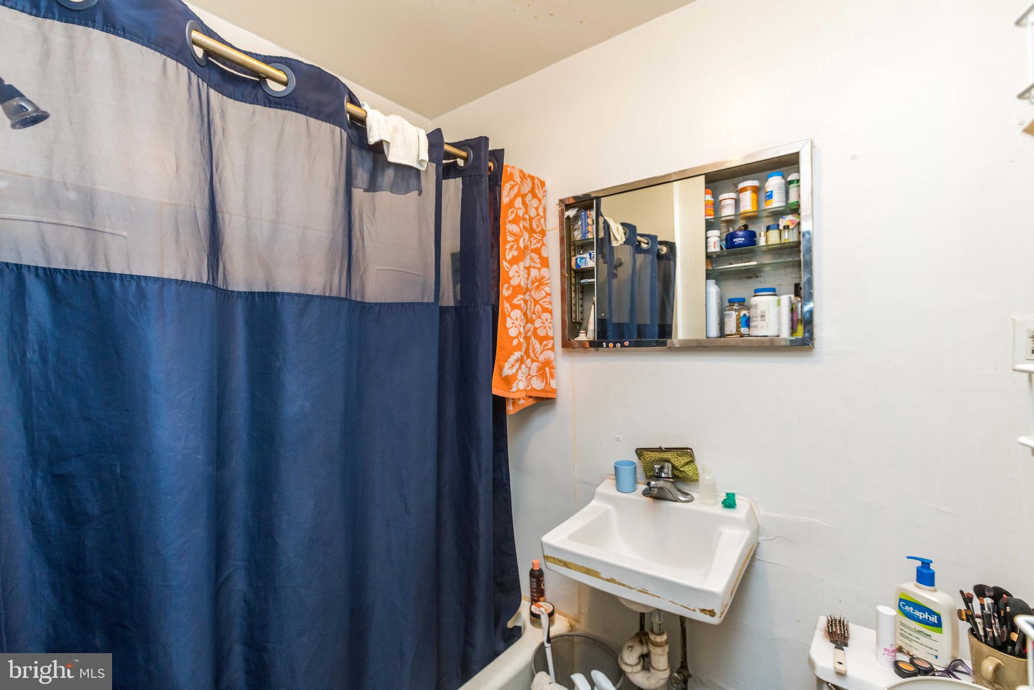 CHARLES VILLAGE - Residential Income