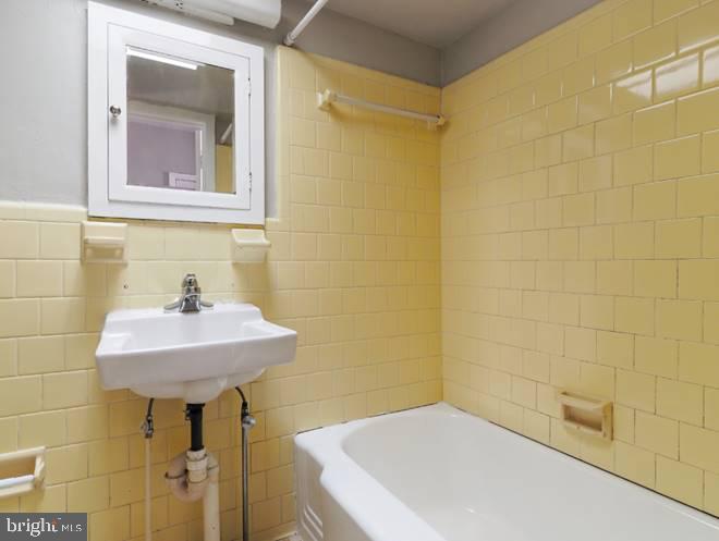 CHARLES VILLAGE - Residential Income