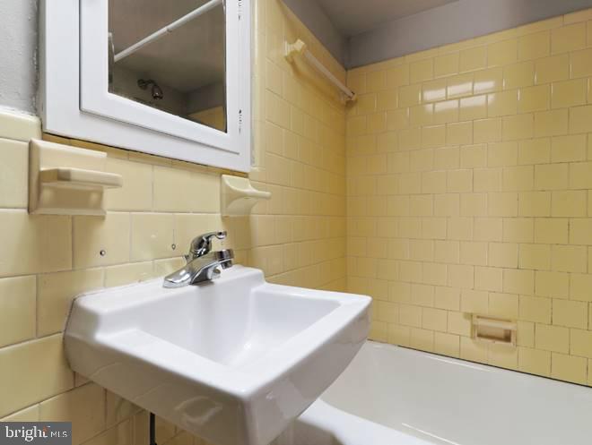 CHARLES VILLAGE - Residential Income