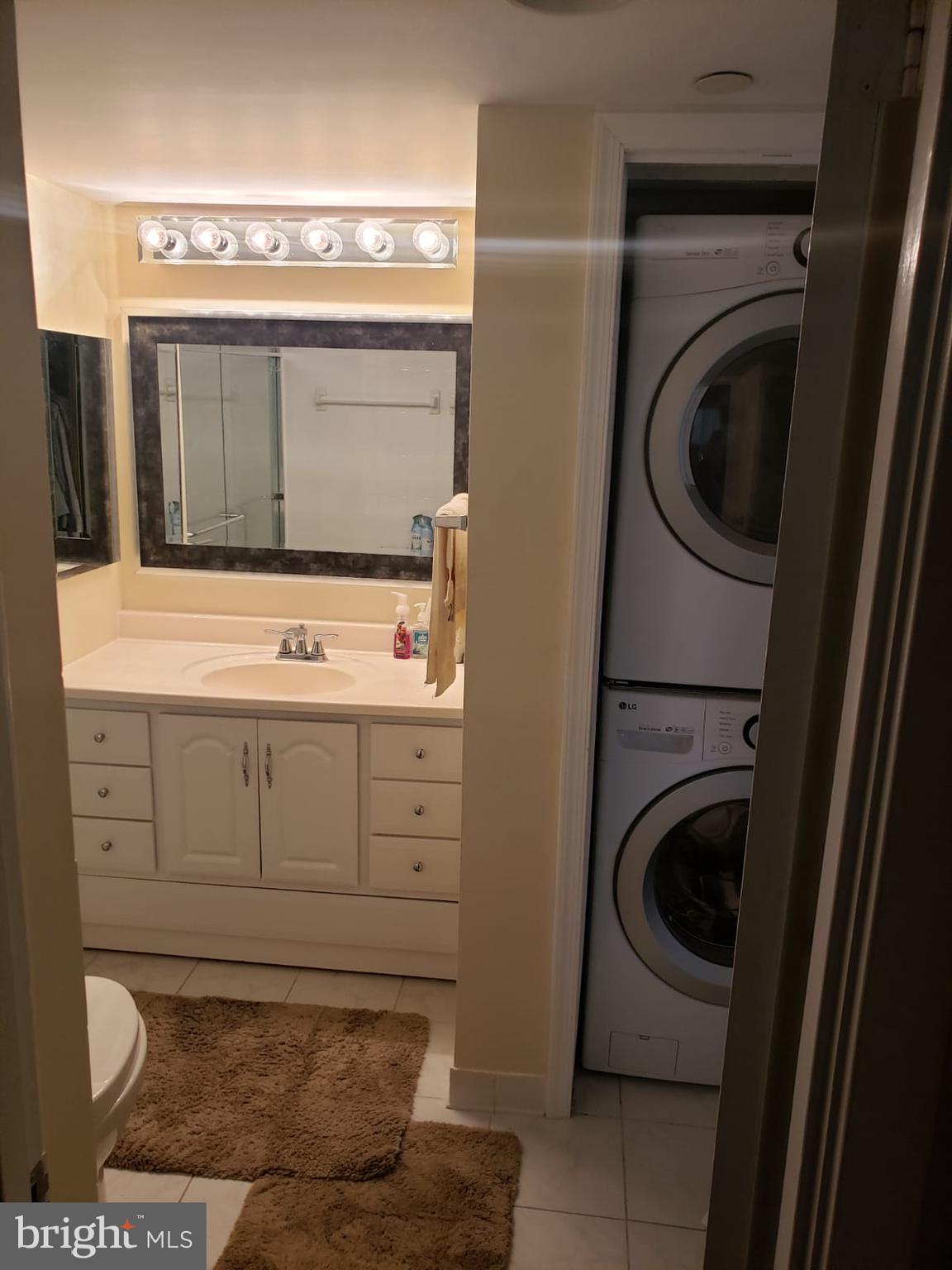 SKYLINE SQUARE CONDO - Residential Lease