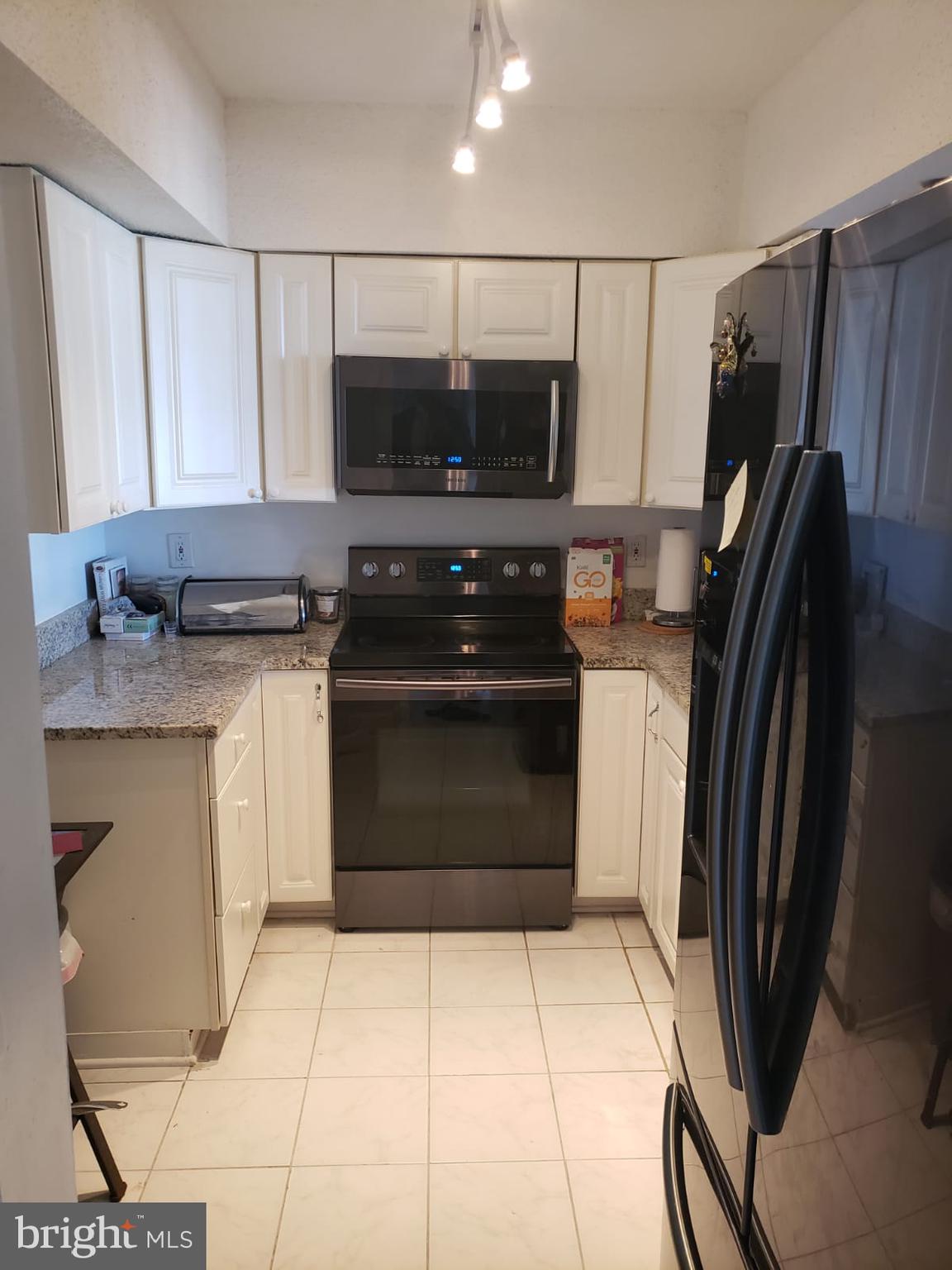 SKYLINE SQUARE CONDO - Residential Lease