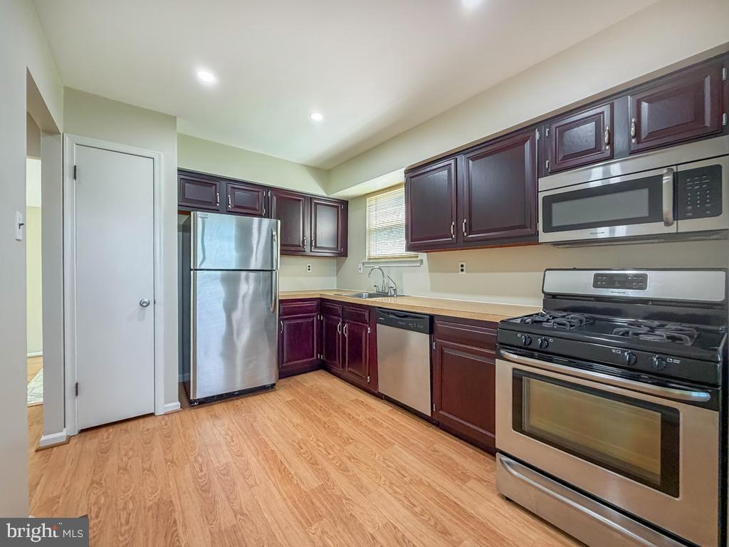 SILVER LAKE AT NEW - Residential