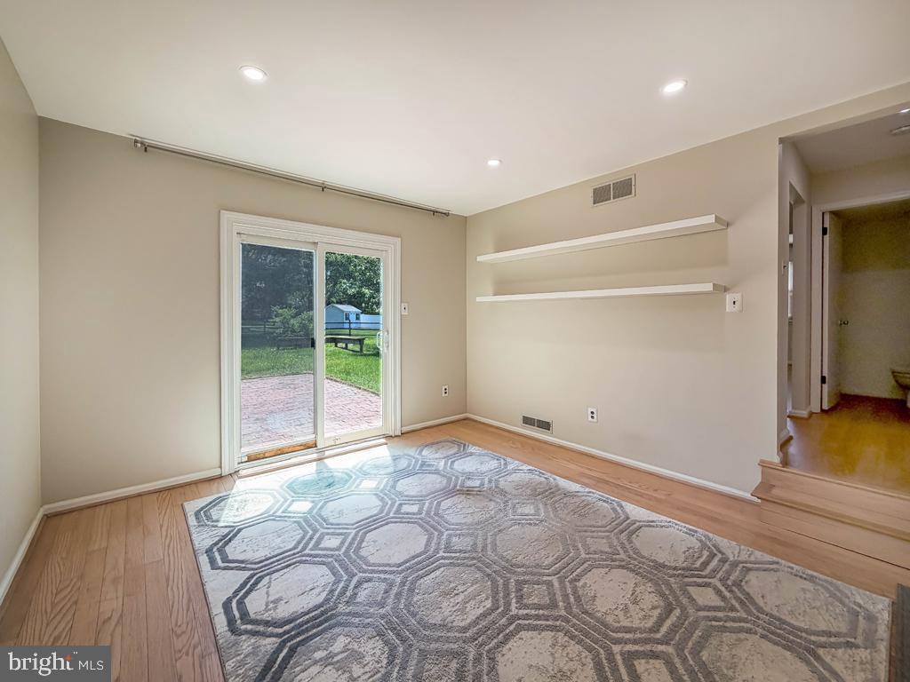 SILVER LAKE AT NEW - Residential