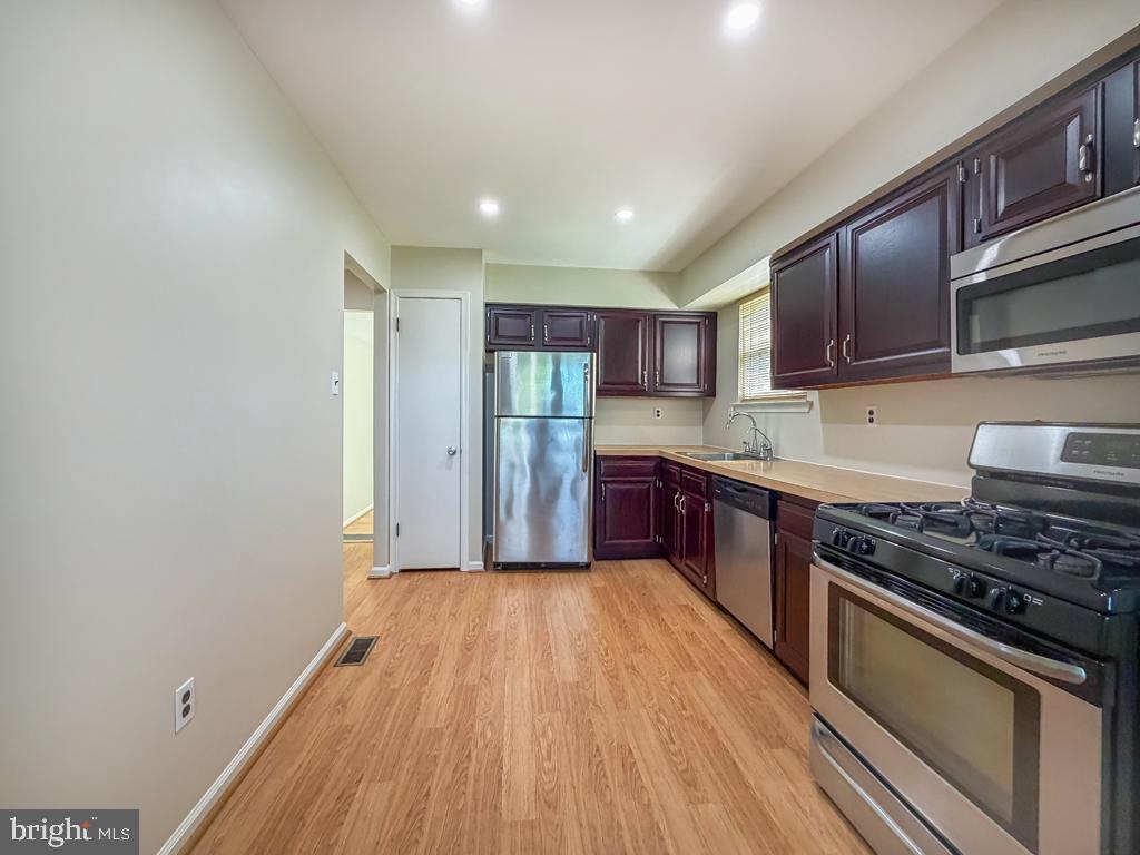 SILVER LAKE AT NEW - Residential