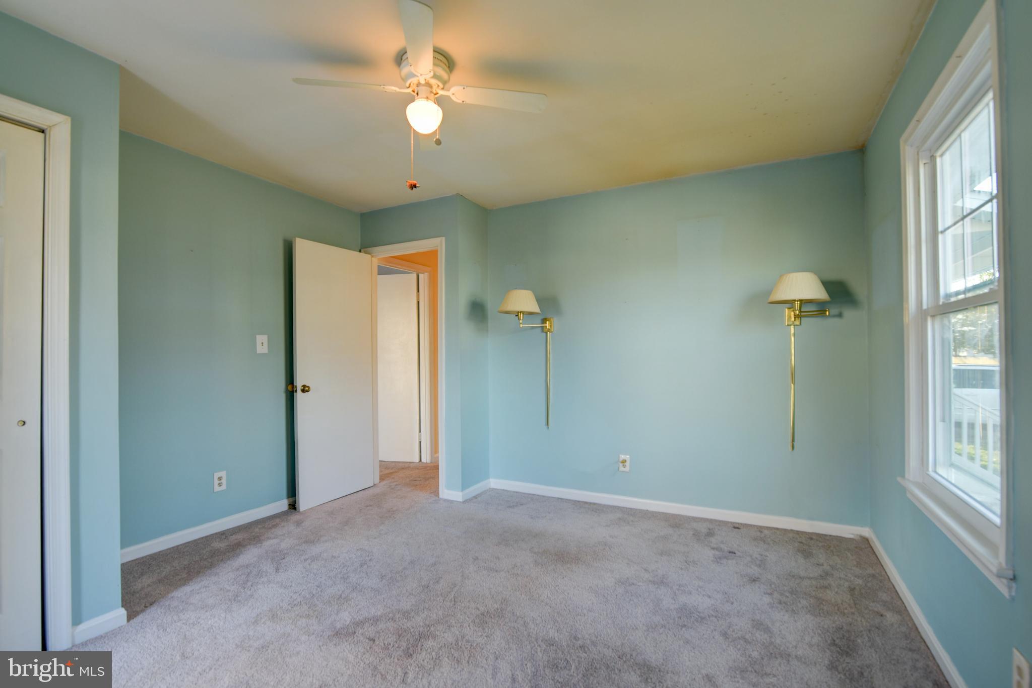 COLONIAL BEACH - Residential