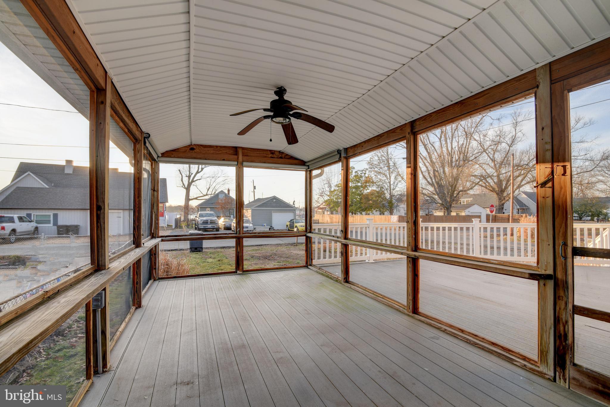 COLONIAL BEACH - Residential