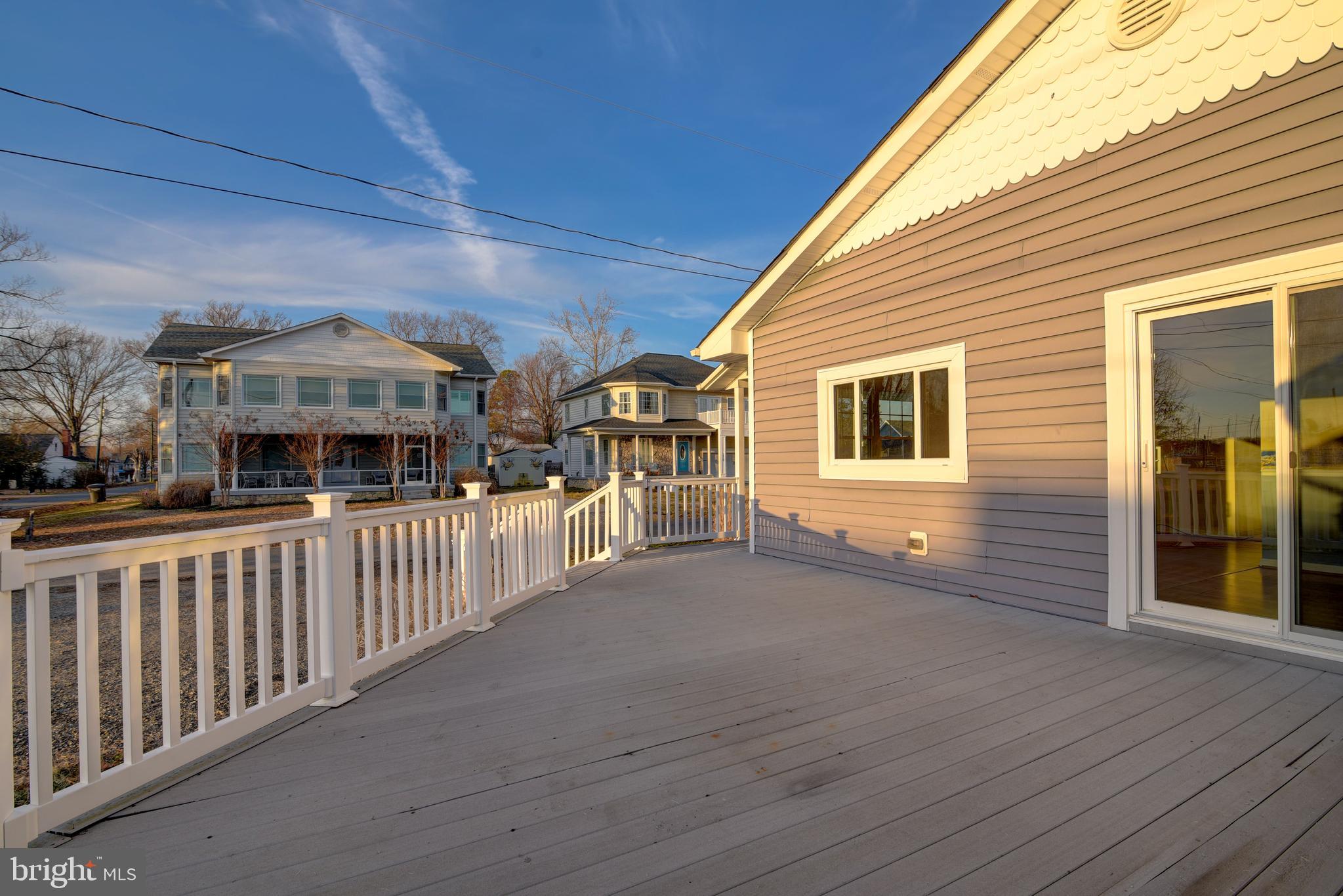 COLONIAL BEACH - Residential