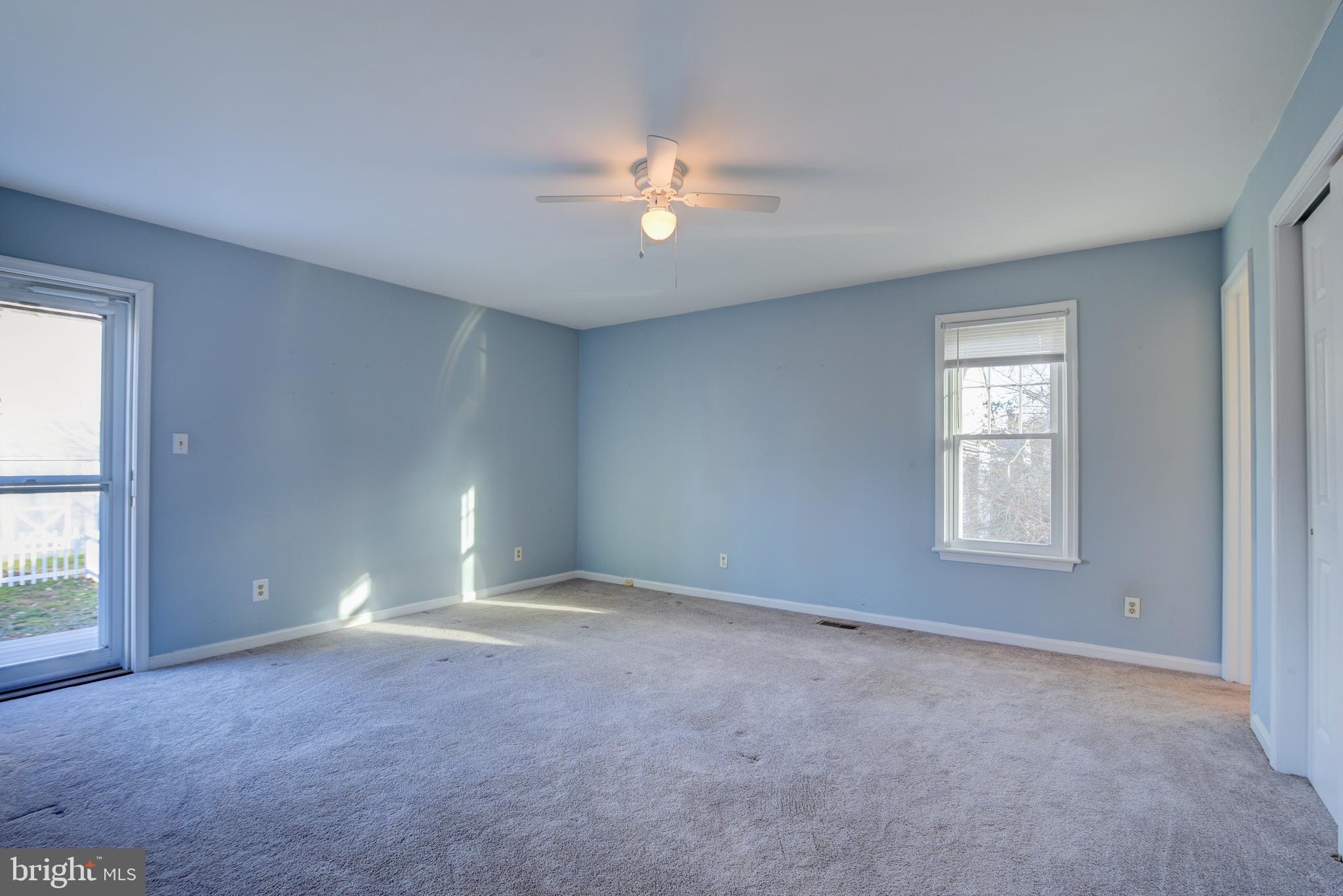 COLONIAL BEACH - Residential