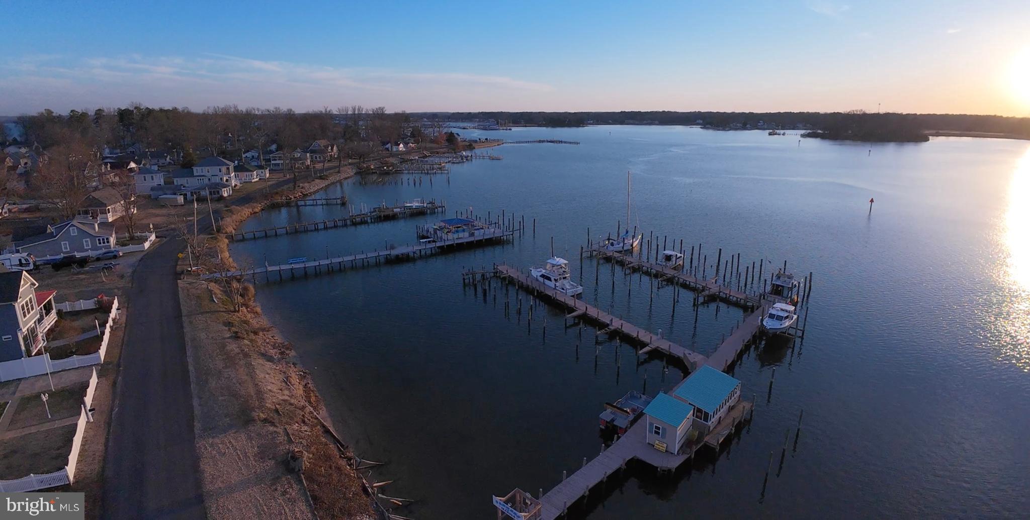 COLONIAL BEACH - Residential