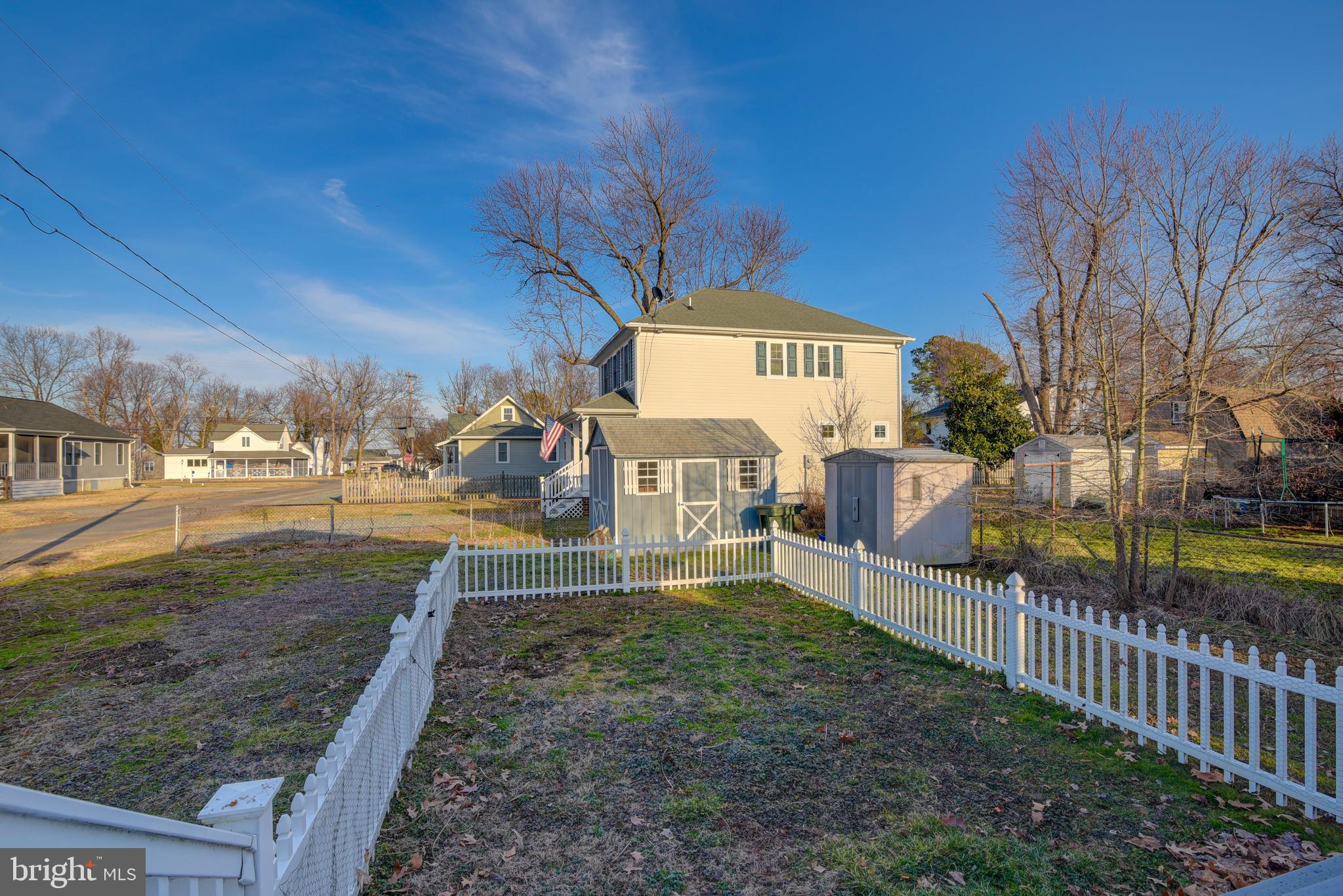COLONIAL BEACH - Residential
