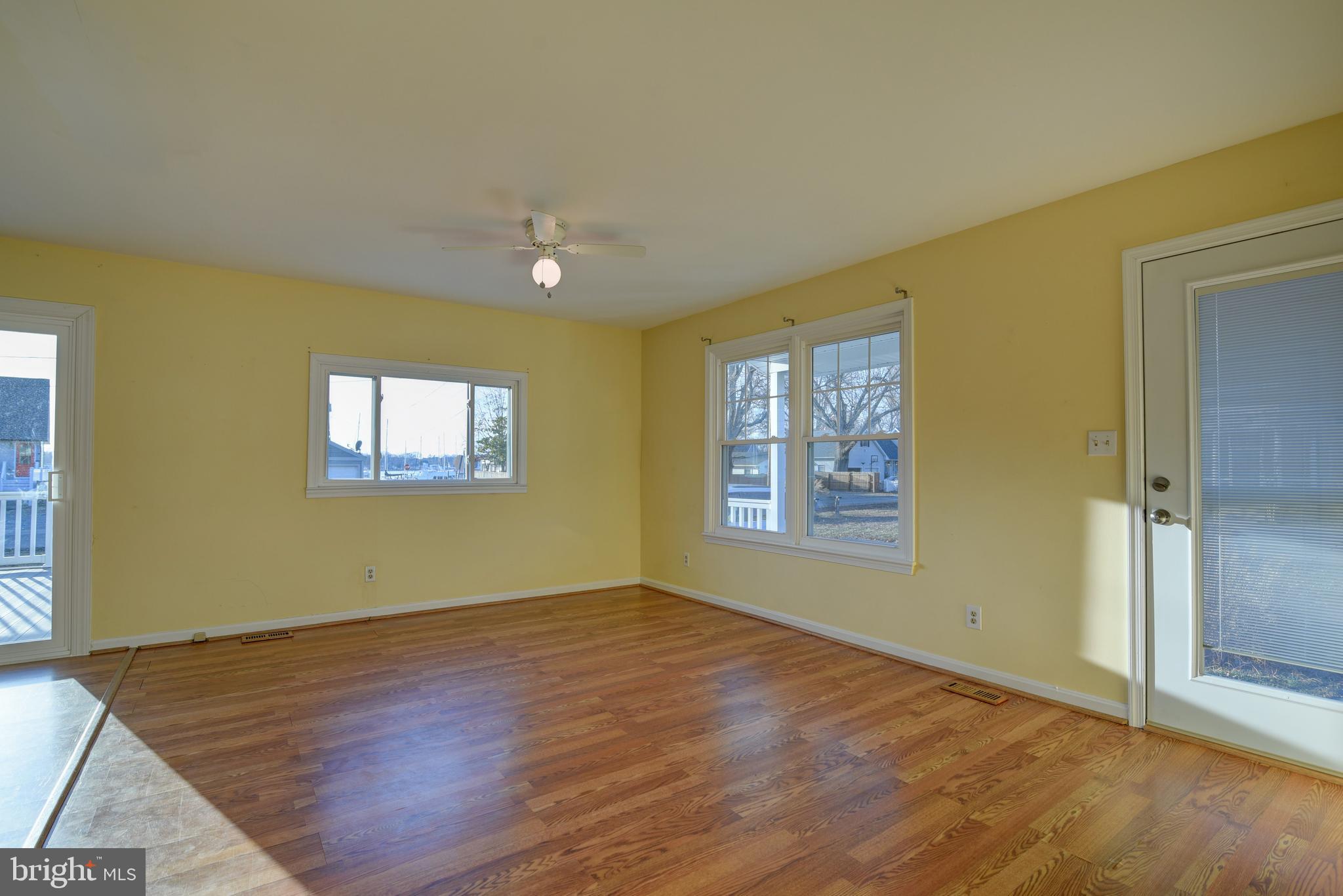 COLONIAL BEACH - Residential