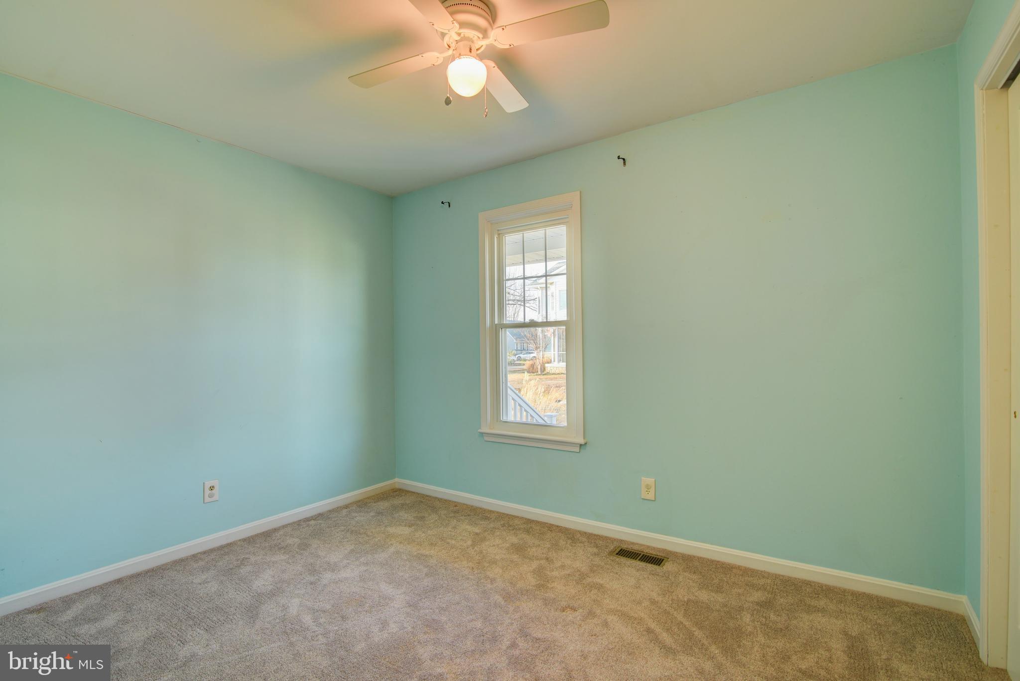 COLONIAL BEACH - Residential