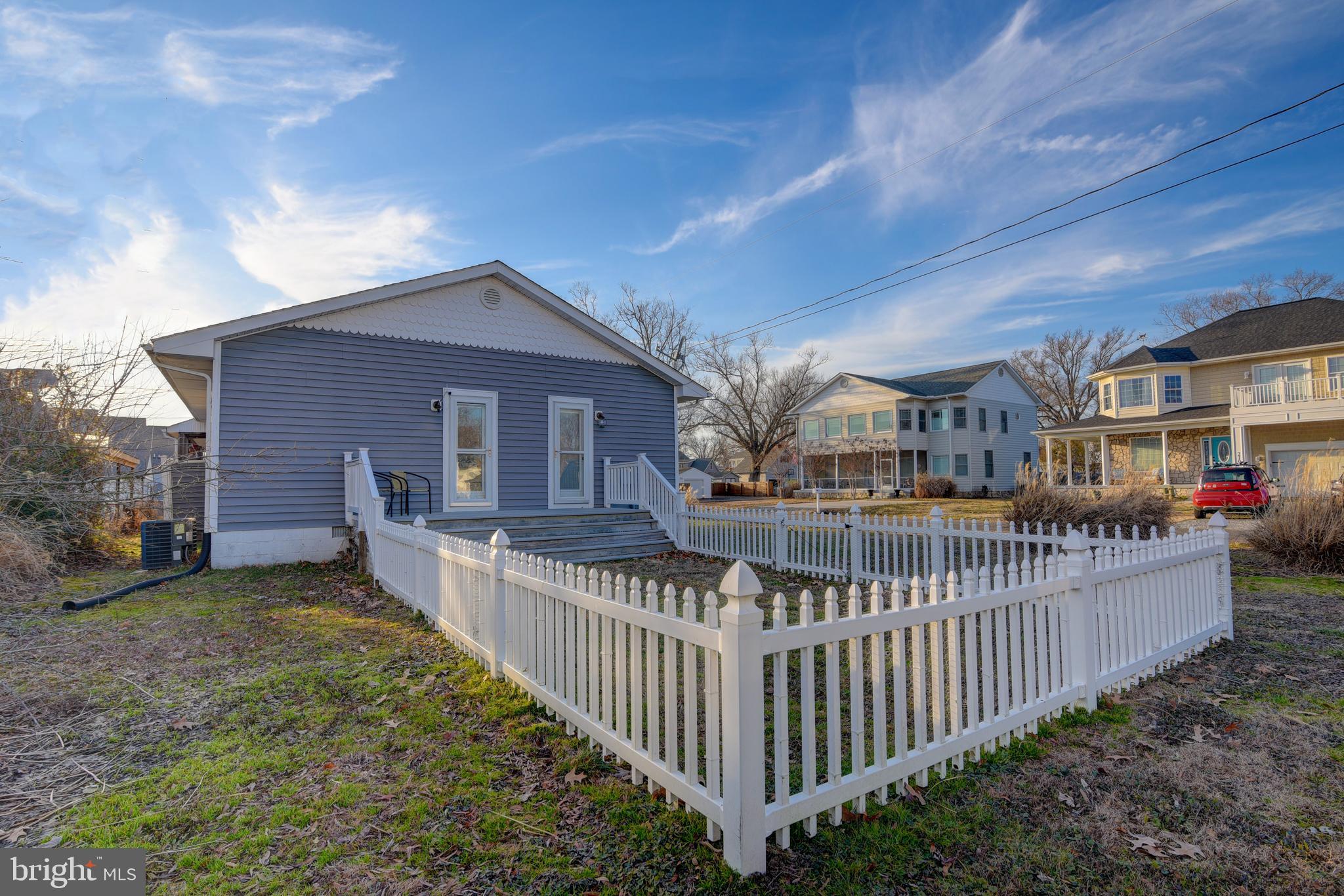 COLONIAL BEACH - Residential