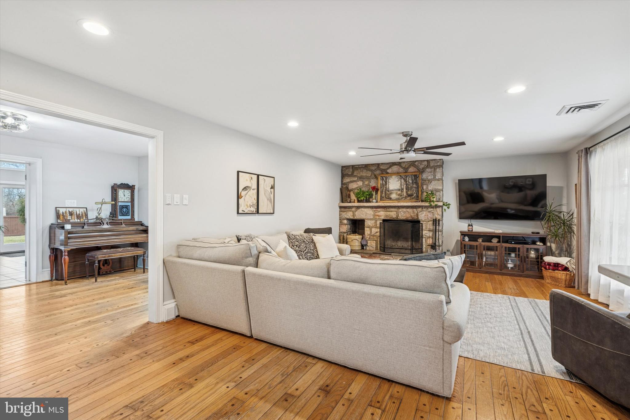 591 W HOFFECKER ROAD