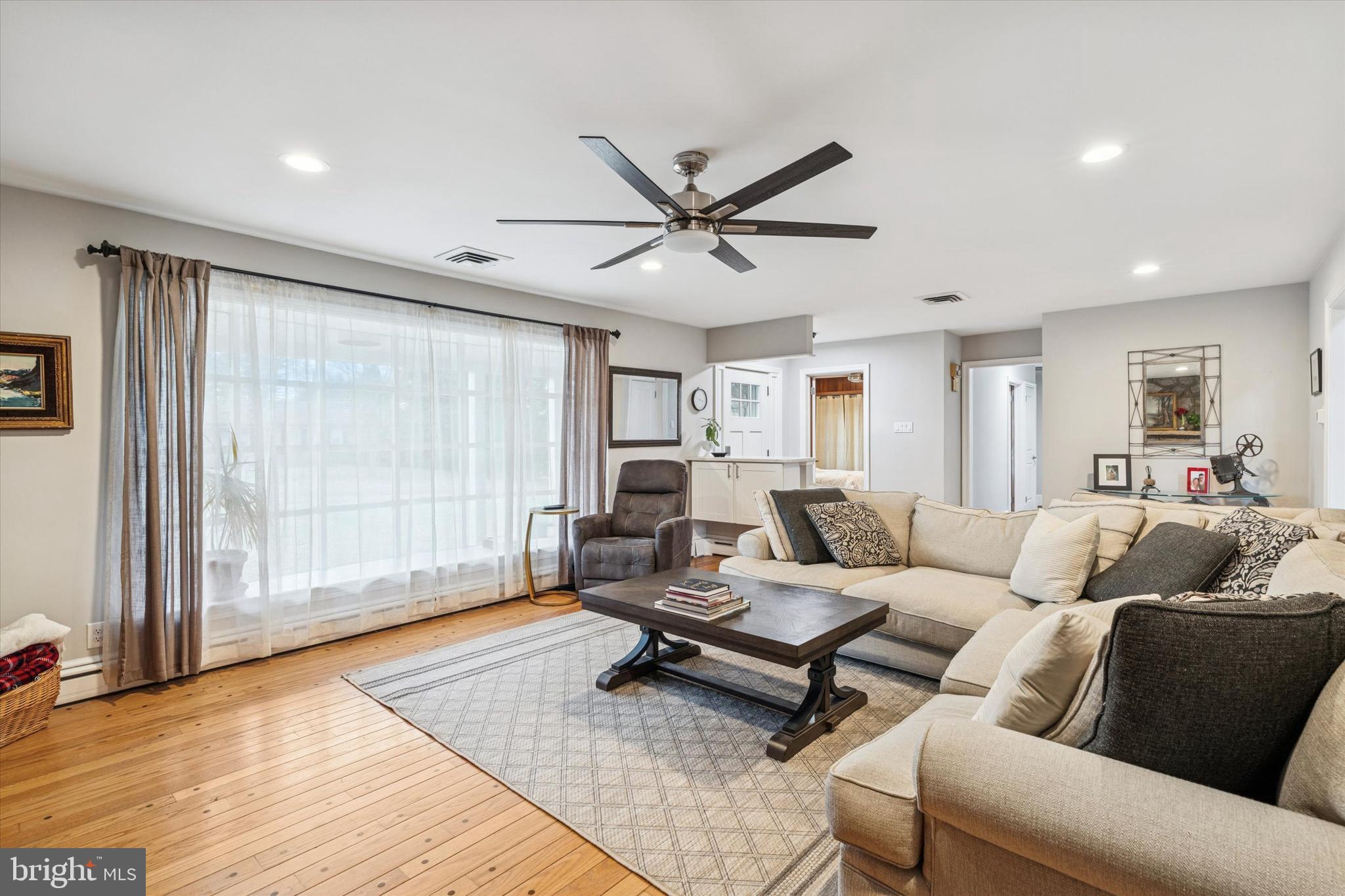 591 W HOFFECKER ROAD