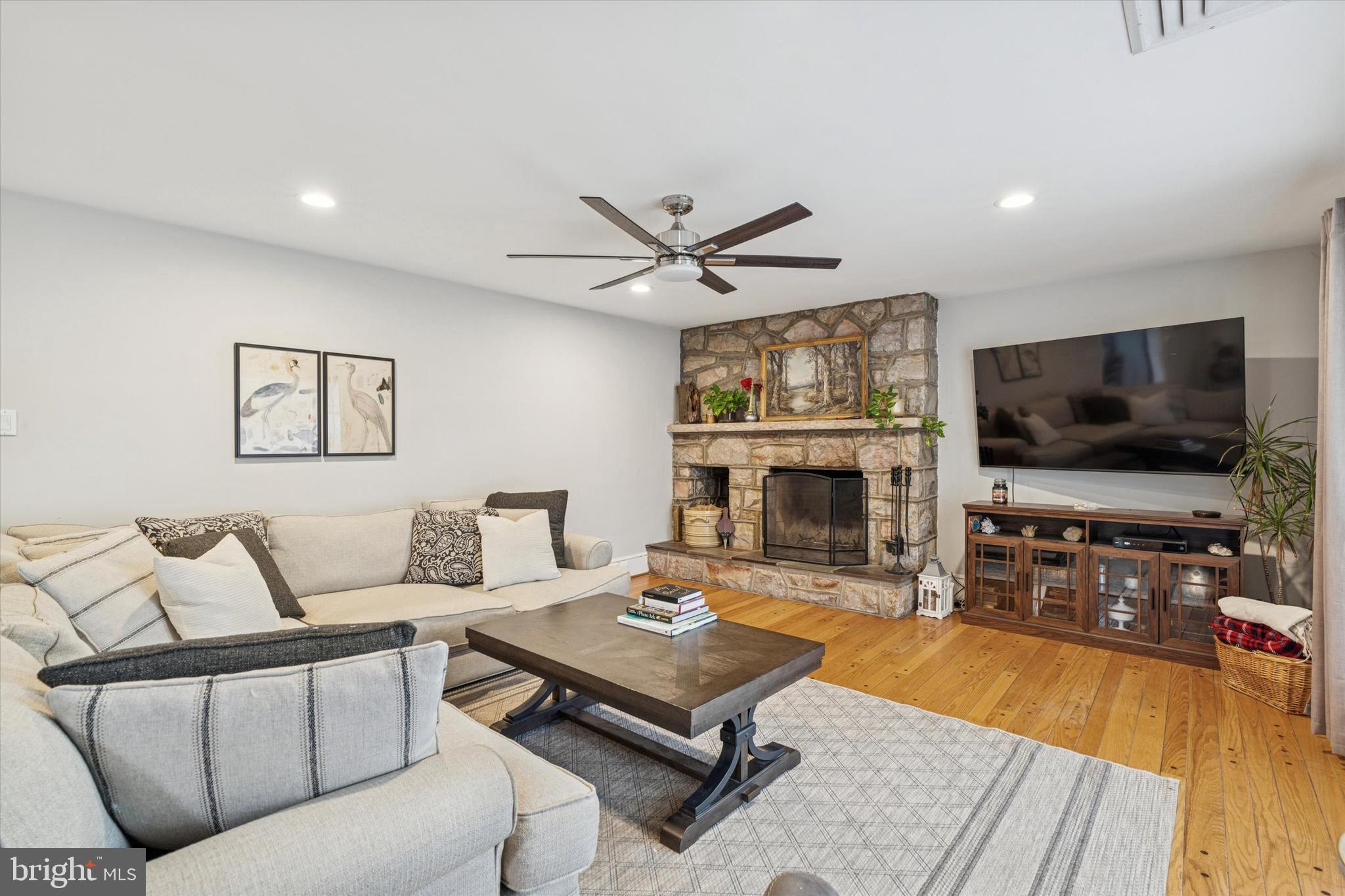 591 W HOFFECKER ROAD