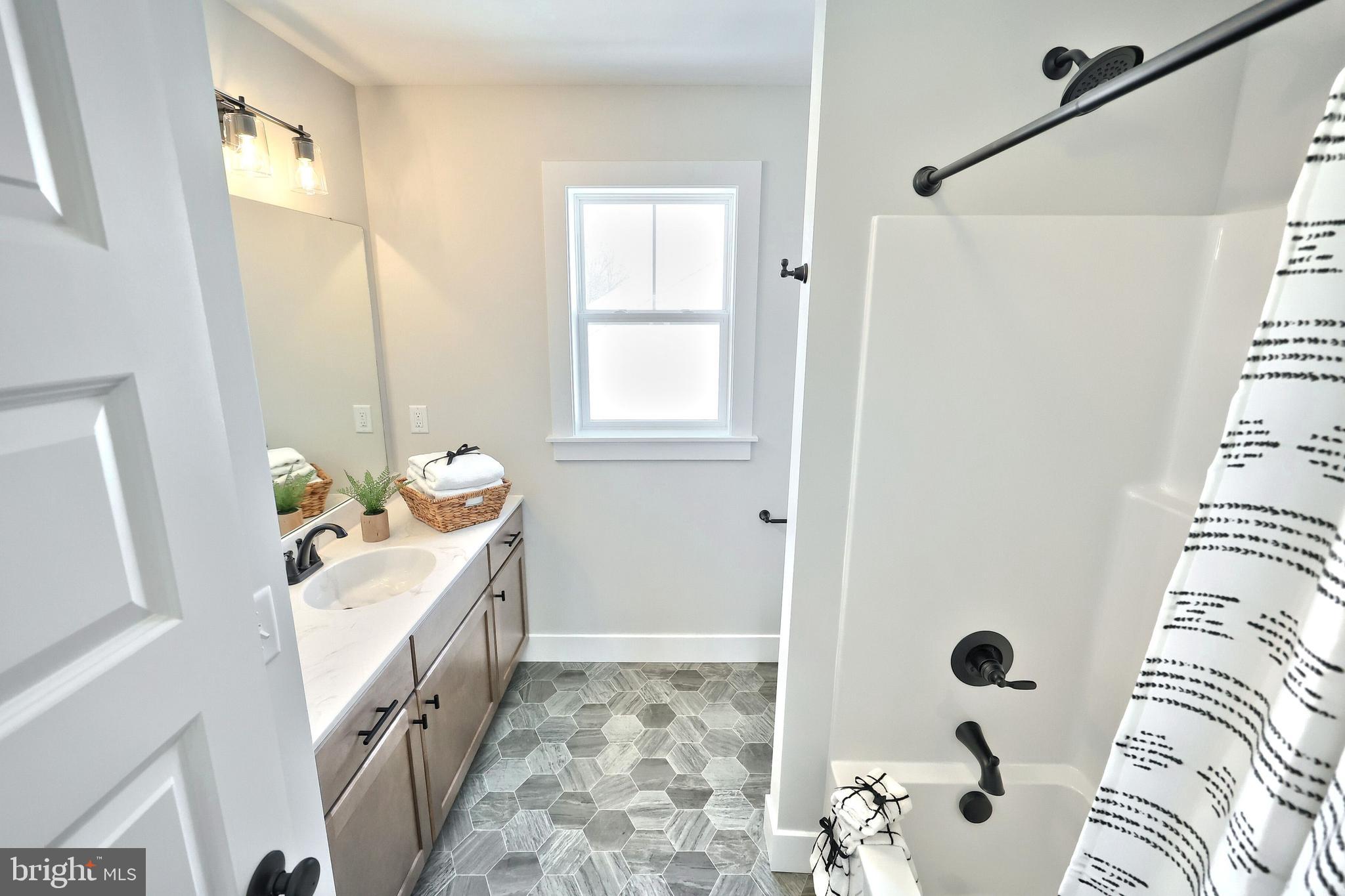 WALTON HILL - Residential