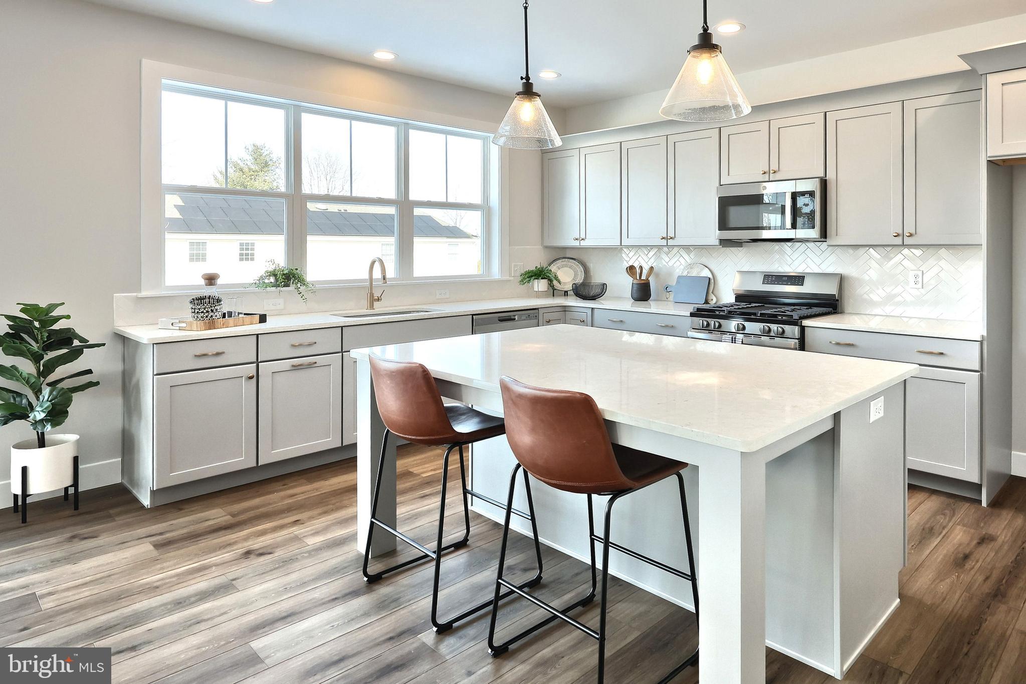 WALTON HILL - Residential