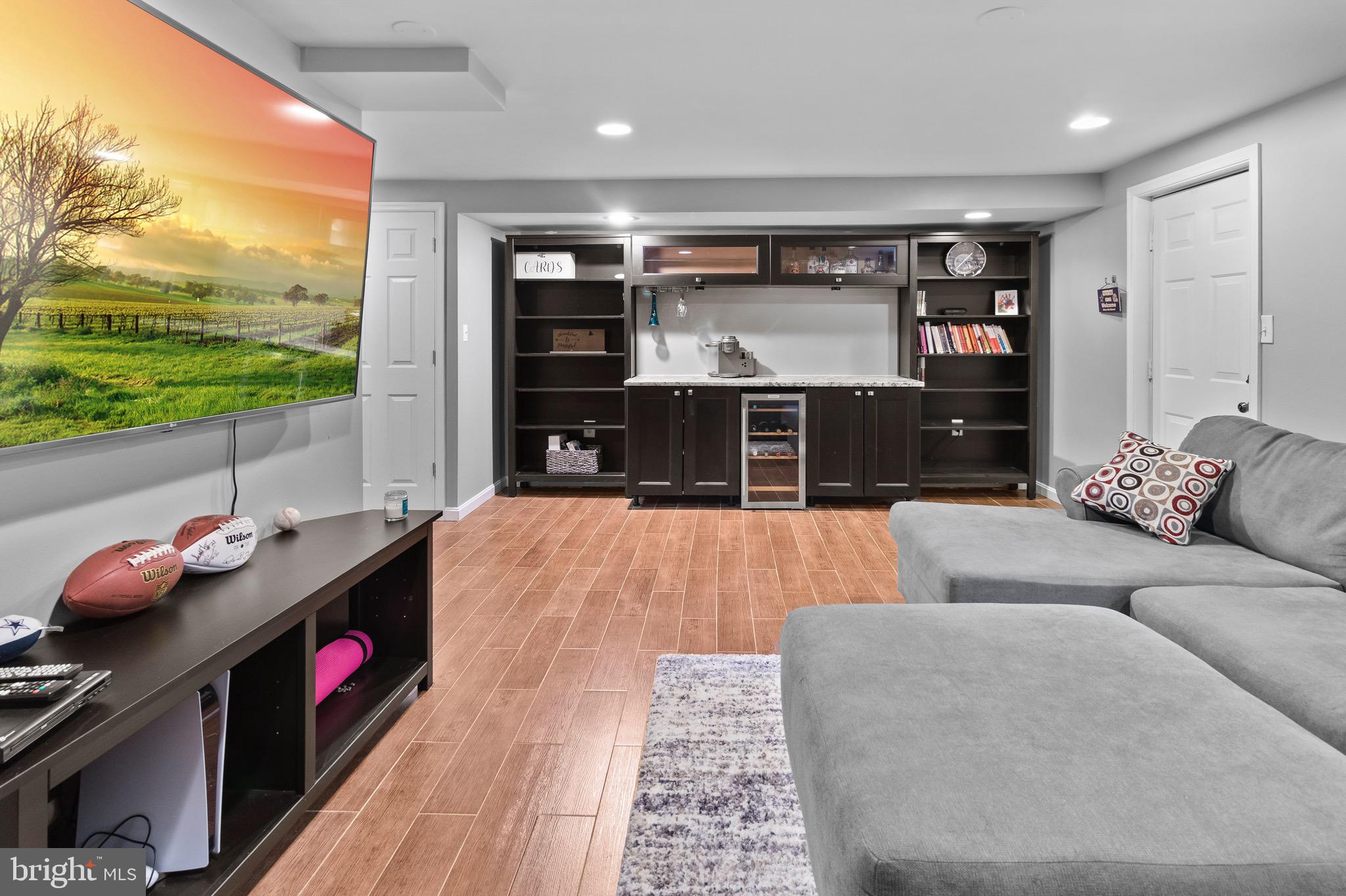 PRINCETON SQUARE - Residential