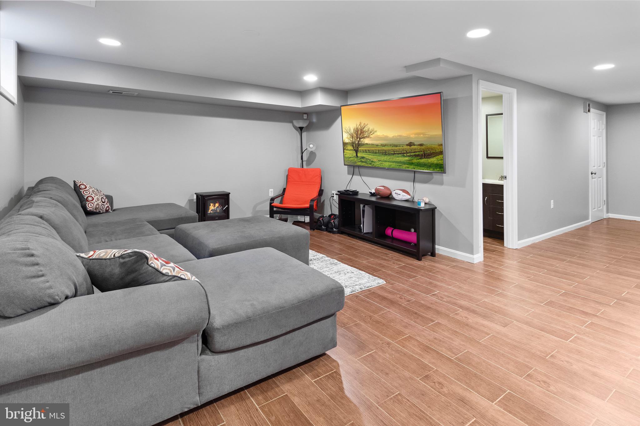 PRINCETON SQUARE - Residential