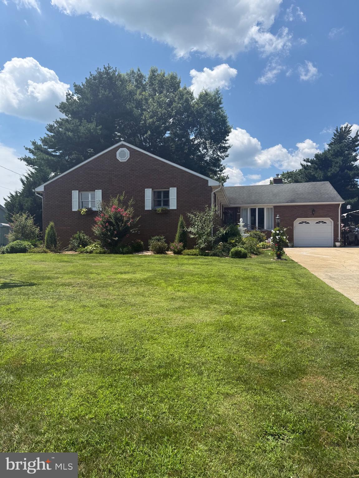 12 HUNTER DRIVE