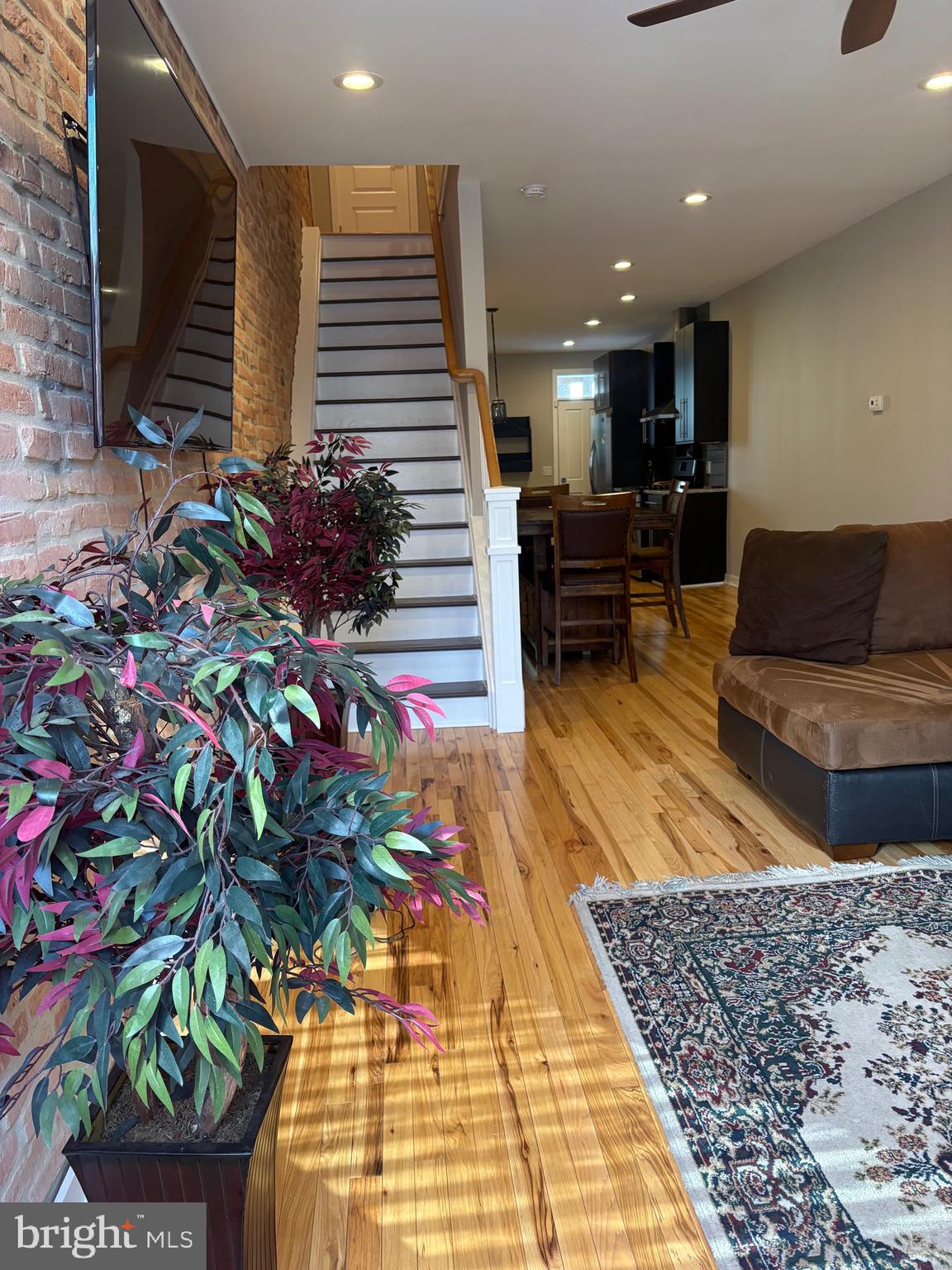 17 N EAST AVENUE