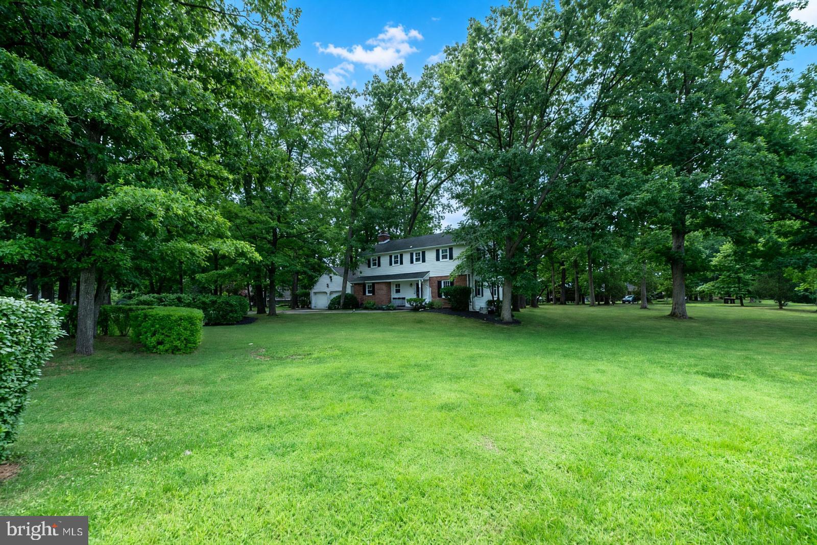 399 WOODLYN DRIVE